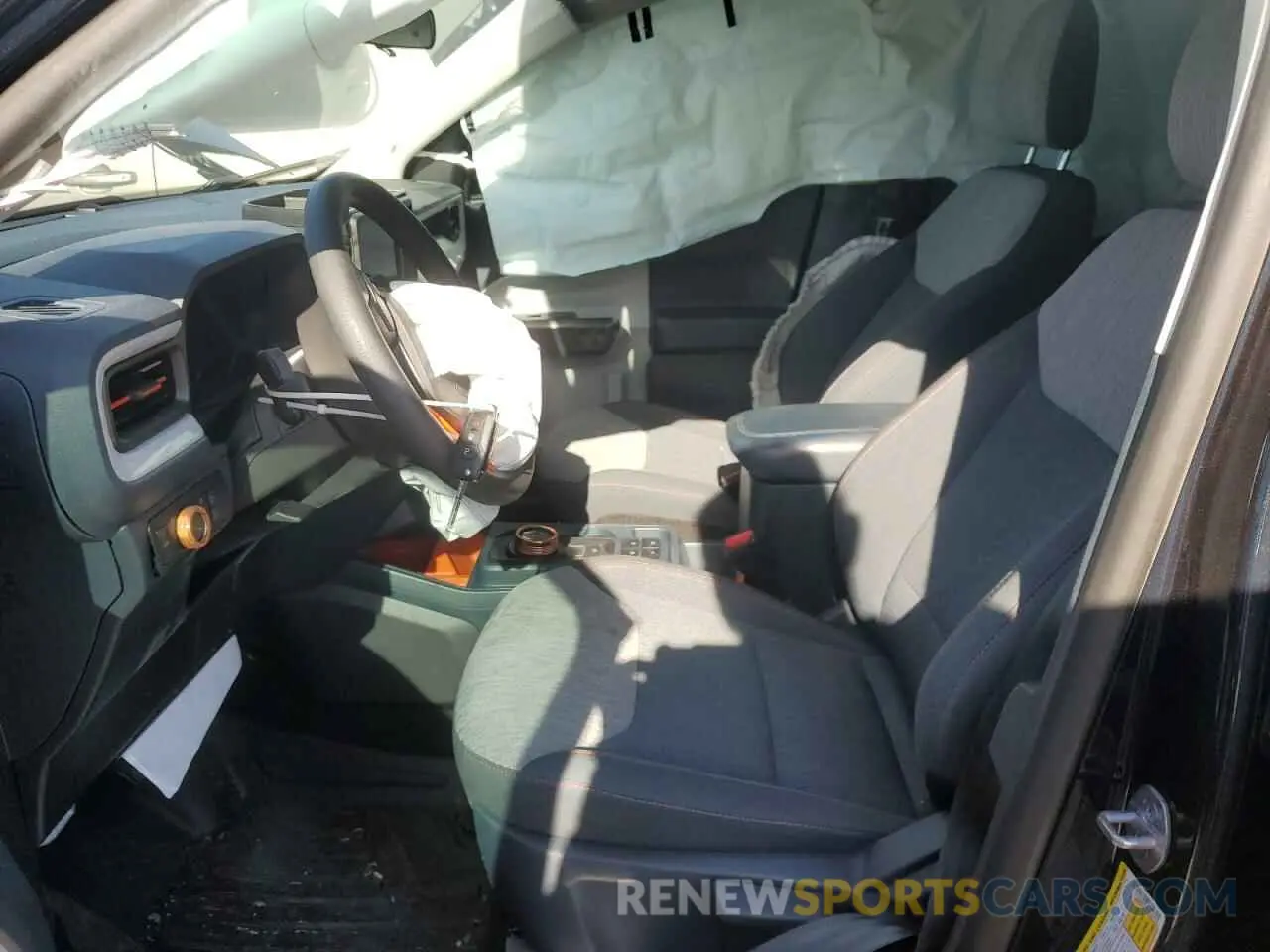 7 Photograph of a damaged car 3FTTW8E96PRA69772 FORD MAVERICK 2023