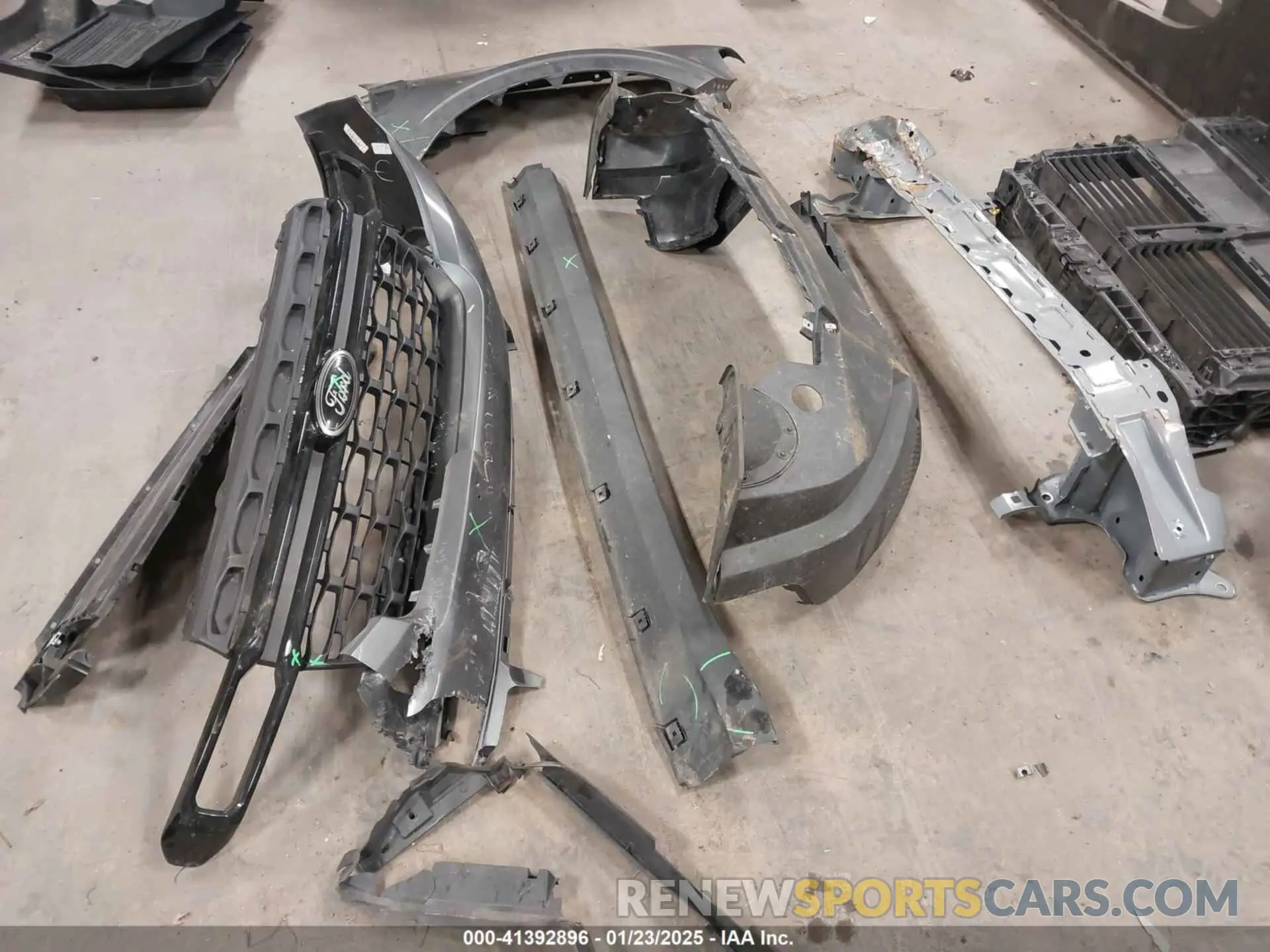 18 Photograph of a damaged car 3FTTW8F94PRA96046 FORD MAVERICK 2023