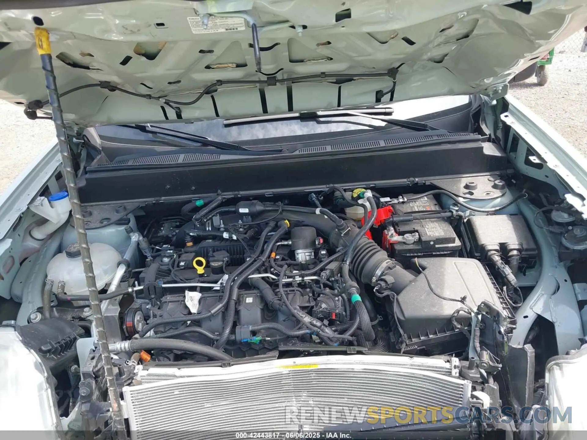 10 Photograph of a damaged car 3FTTW8B95RRB40032 FORD MAVERICK 2024