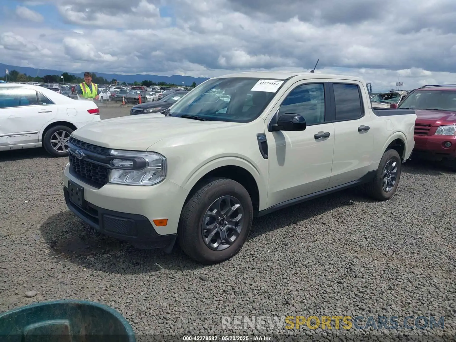 2 Photograph of a damaged car 3FTTW8J94RRA84585 FORD MAVERICK 2024