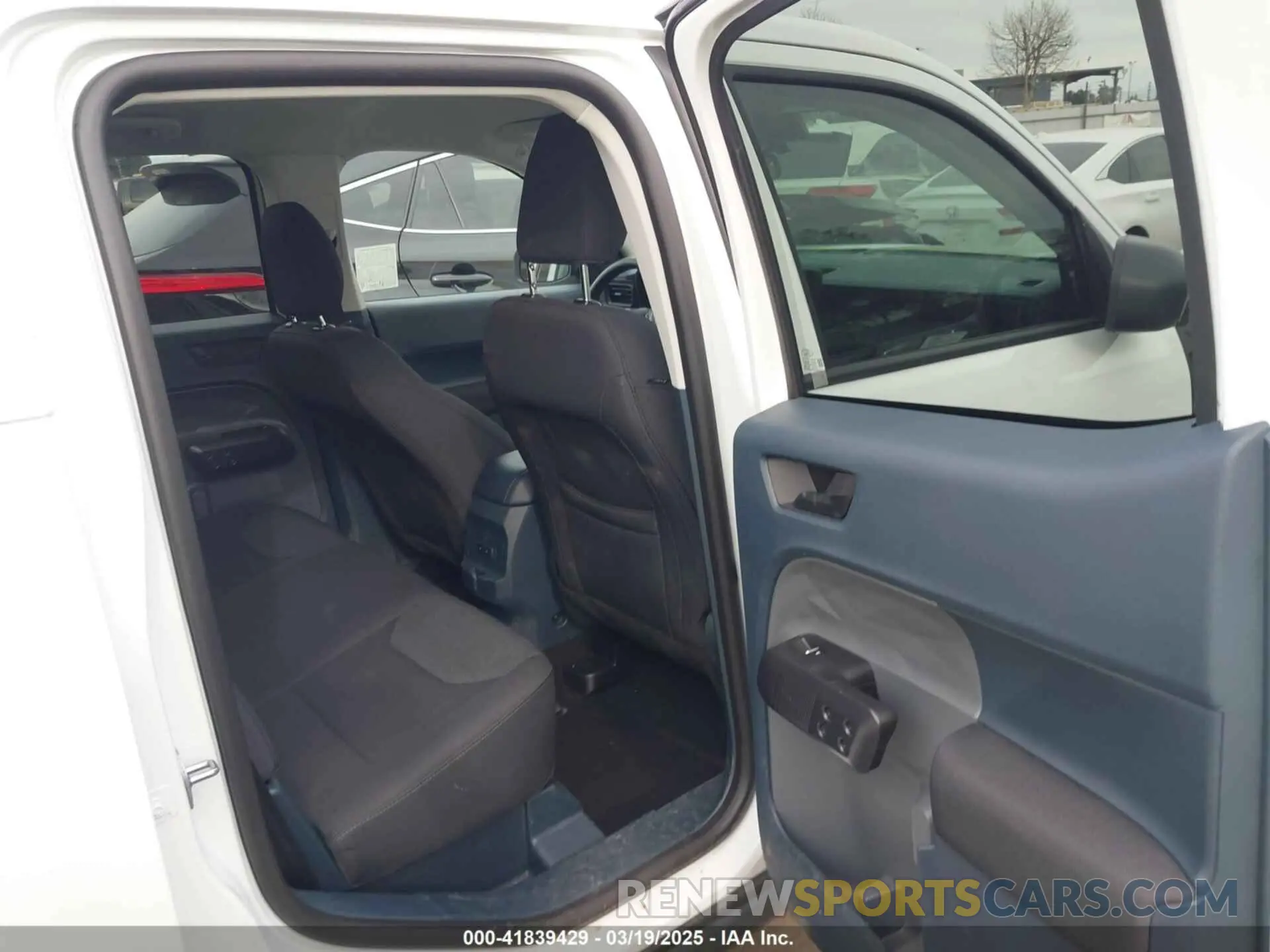 8 Photograph of a damaged car 3FTTW8A31SRA08923 FORD MAVERICK 2025