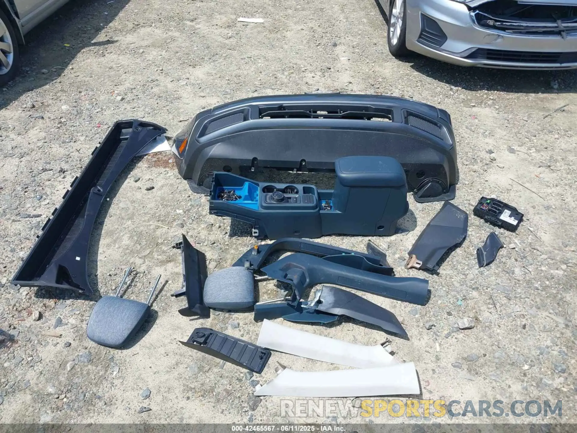 12 Photograph of a damaged car 3FTTW8H30SRA26450 FORD MAVERICK 2025