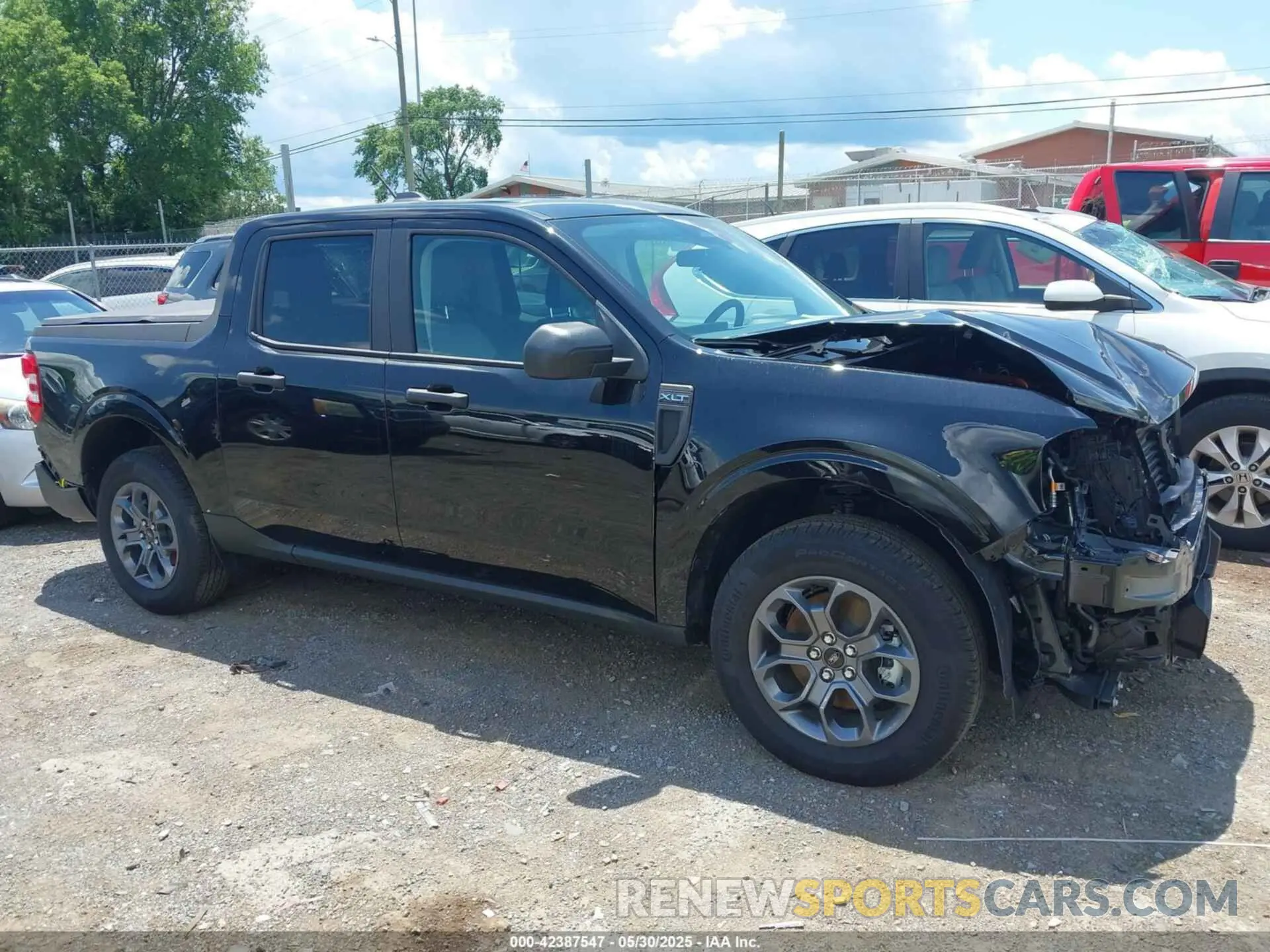 13 Photograph of a damaged car 3FTTW8H30SRA30269 FORD MAVERICK 2025
