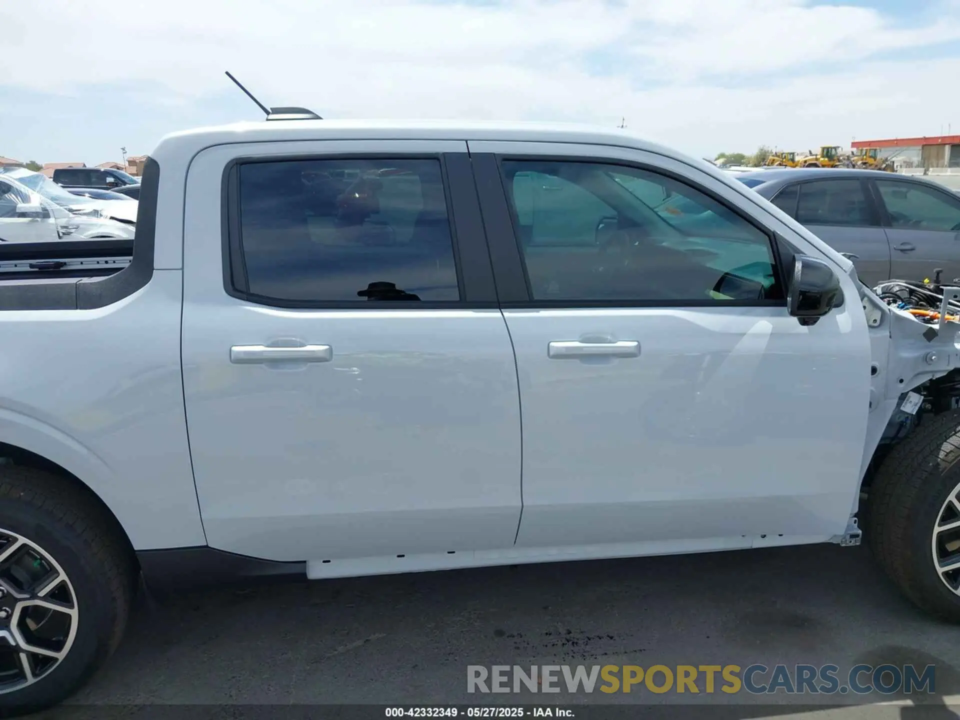 14 Photograph of a damaged car 3FTTW8S39SRA53168 FORD MAVERICK 2025