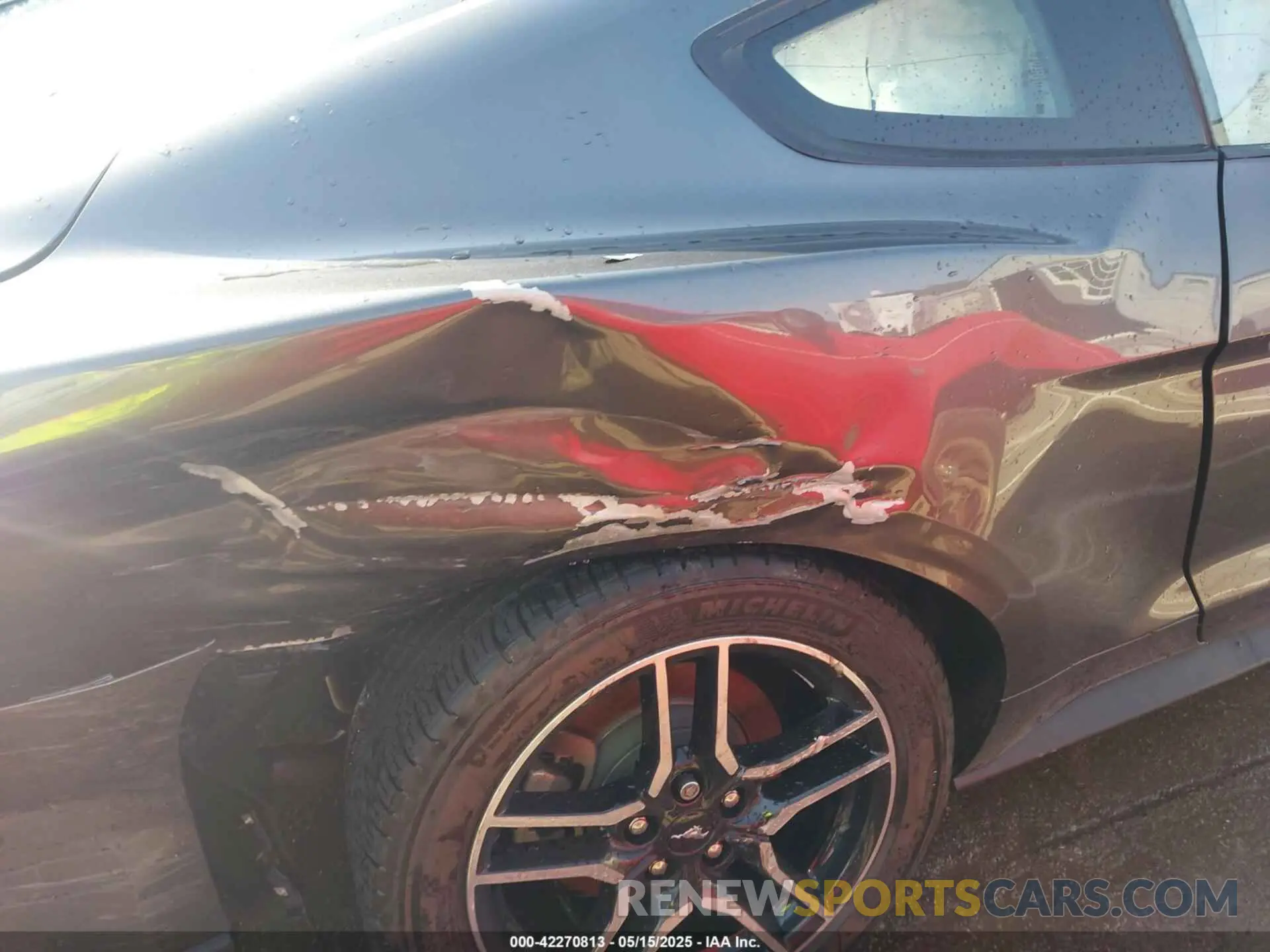18 Photograph of a damaged car 1F86B8TH3K5173920 FORD MUSTANG 2019