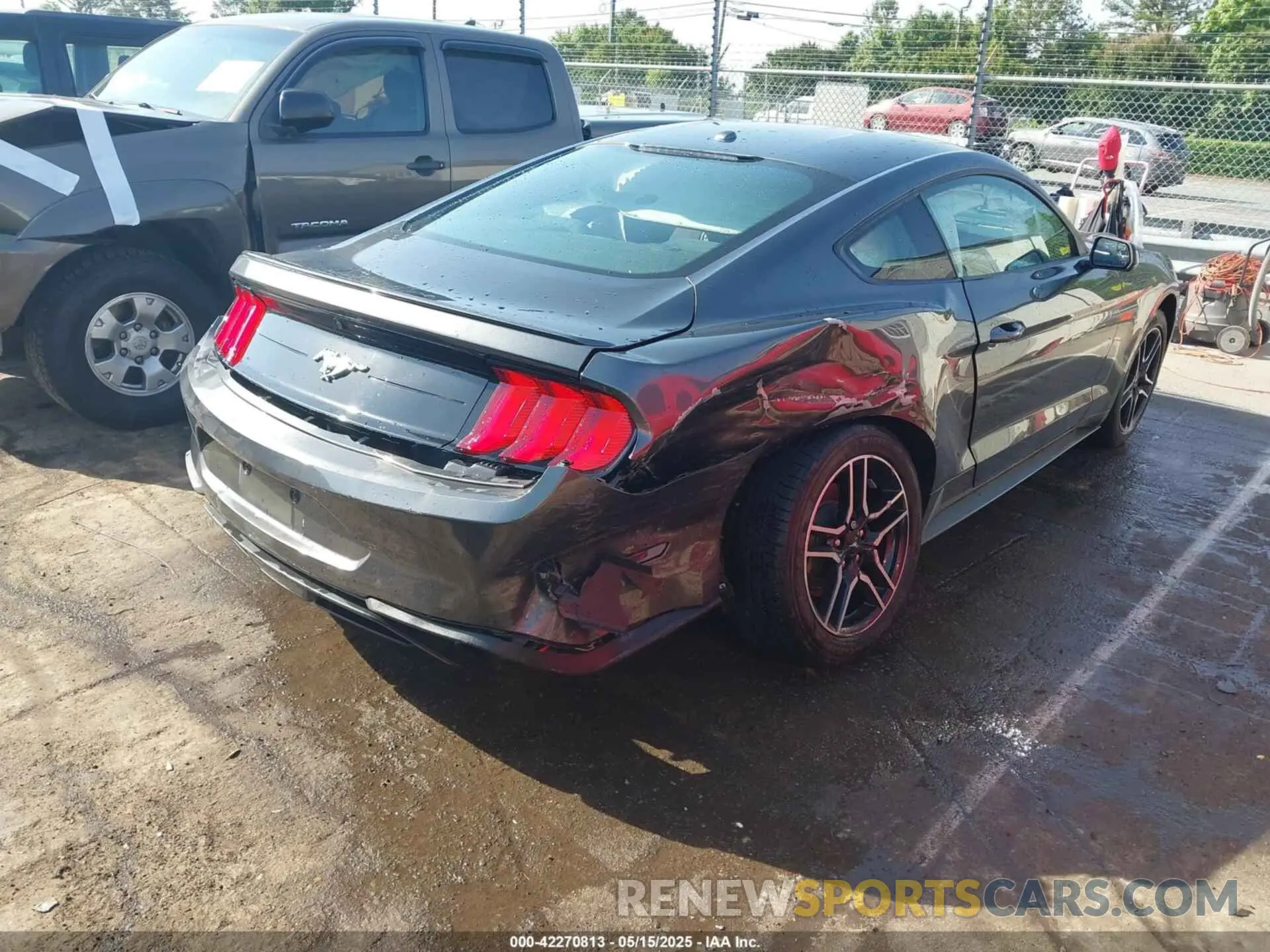 4 Photograph of a damaged car 1F86B8TH3K5173920 FORD MUSTANG 2019