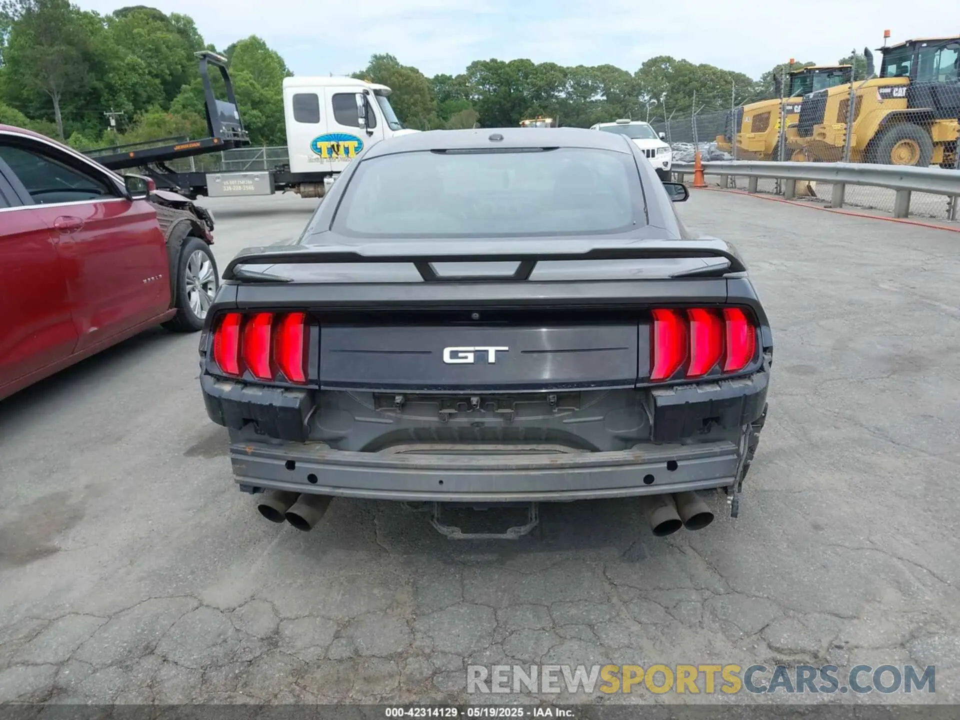 16 Photograph of a damaged car 1FA6P8CF0K5124320 FORD MUSTANG 2019