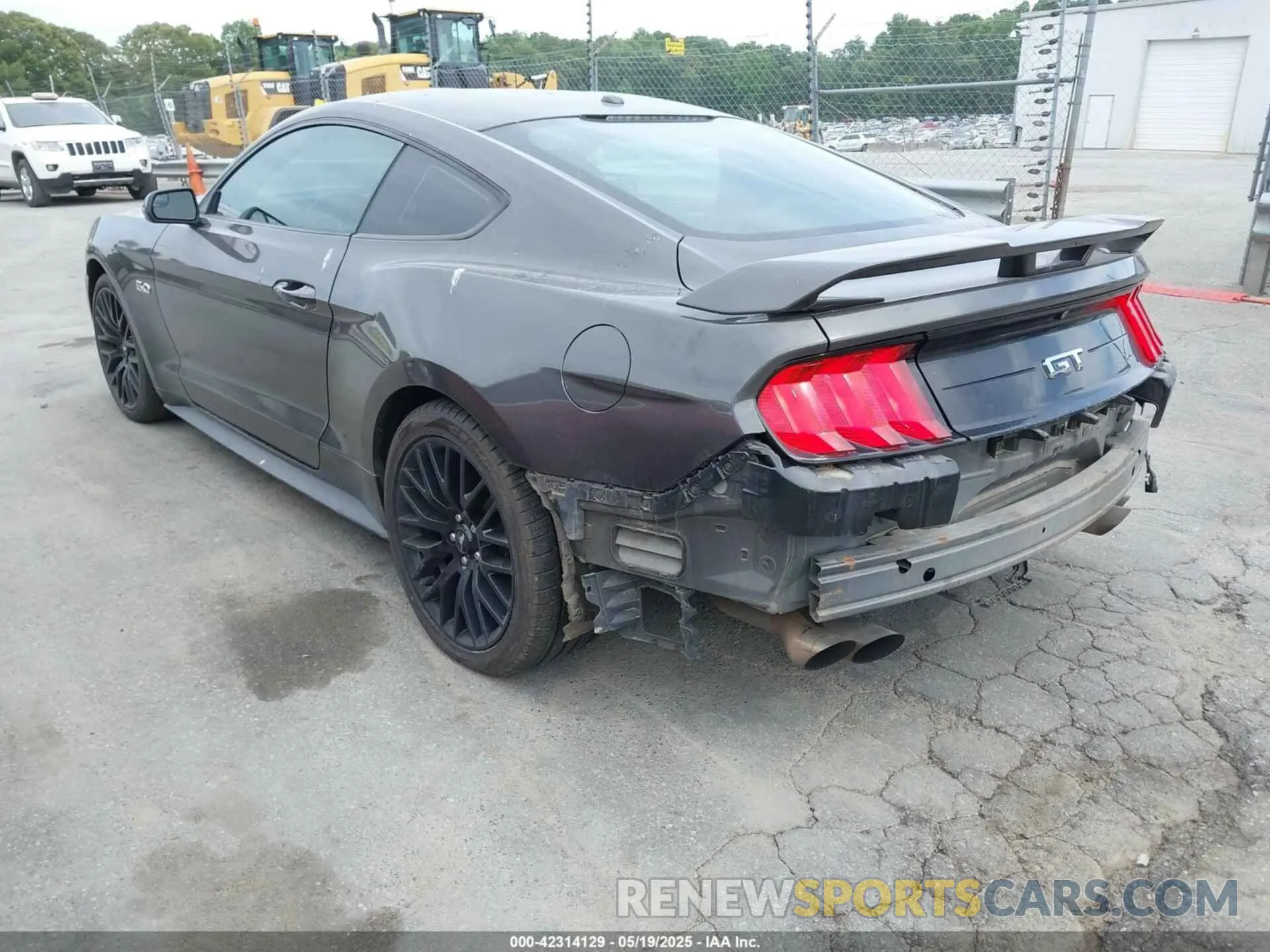 17 Photograph of a damaged car 1FA6P8CF0K5124320 FORD MUSTANG 2019