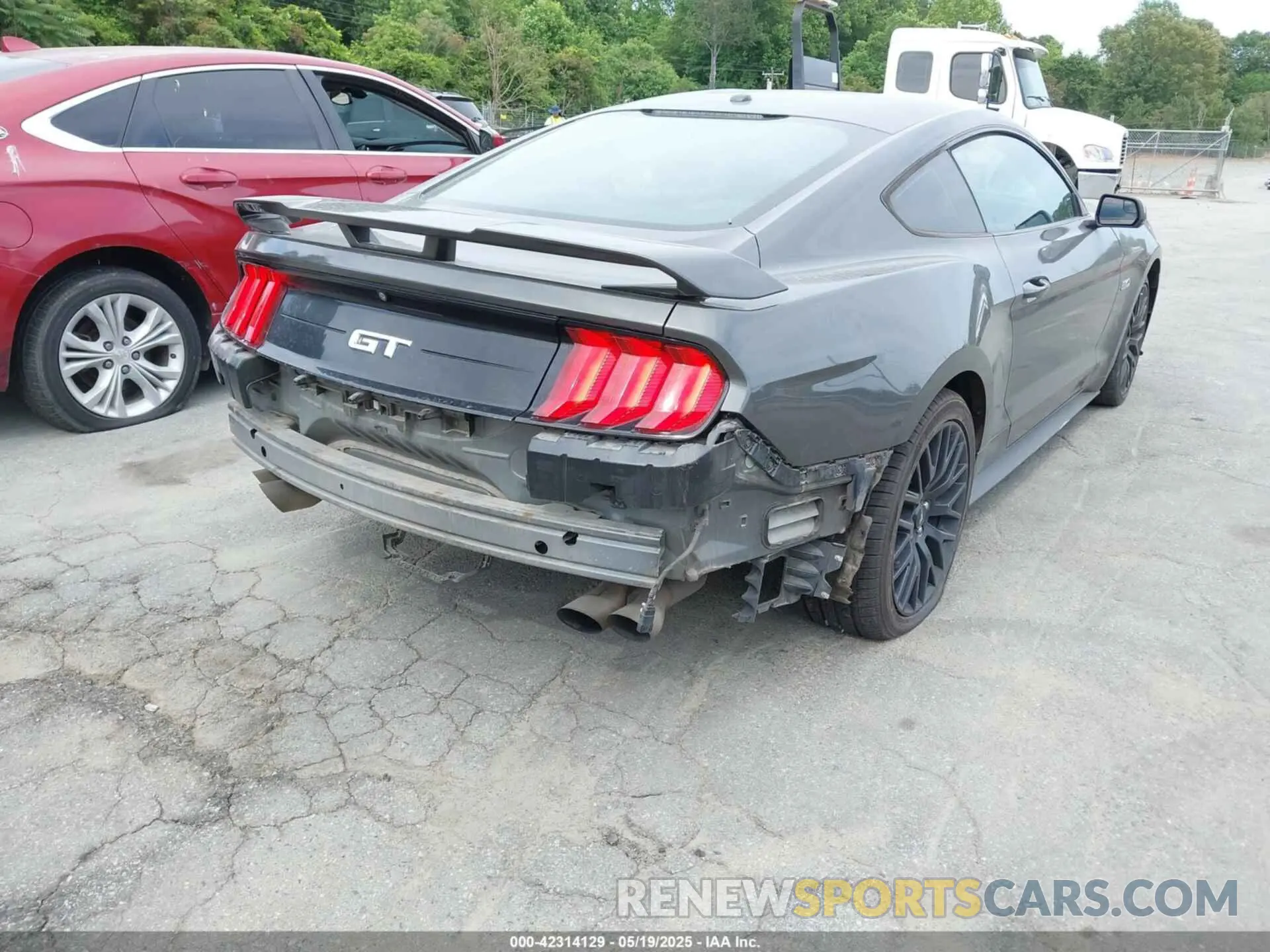 6 Photograph of a damaged car 1FA6P8CF0K5124320 FORD MUSTANG 2019