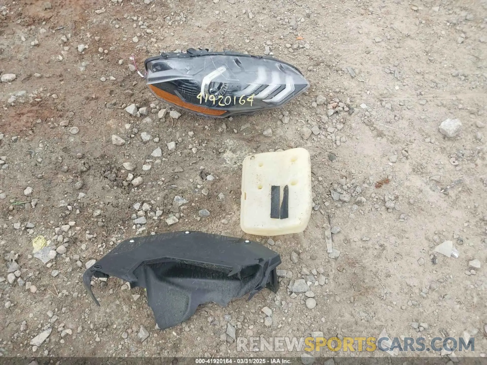 12 Photograph of a damaged car 1FA6P8CF0K5141652 FORD MUSTANG 2019