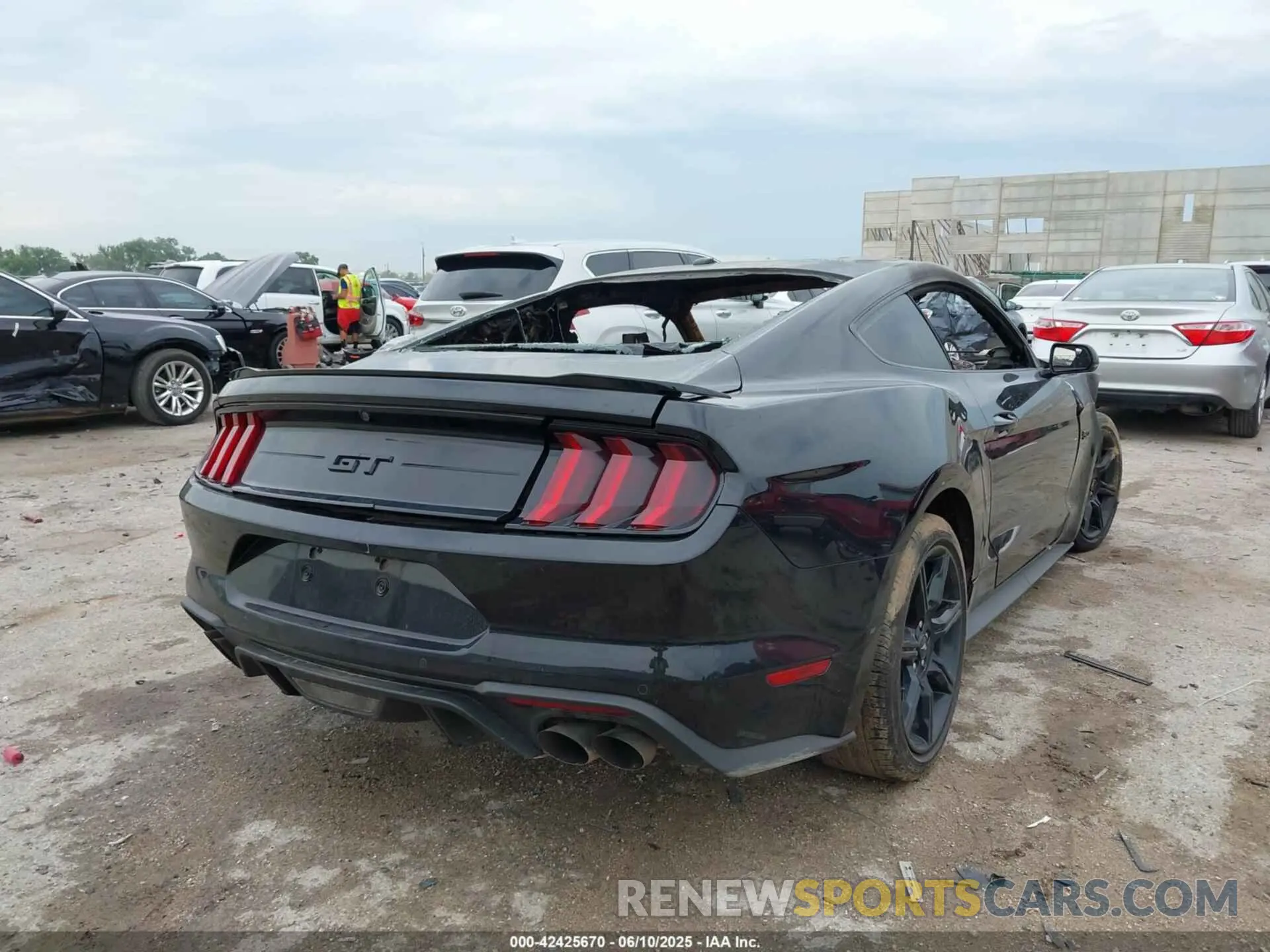 4 Photograph of a damaged car 1FA6P8CF0K5180581 FORD MUSTANG 2019