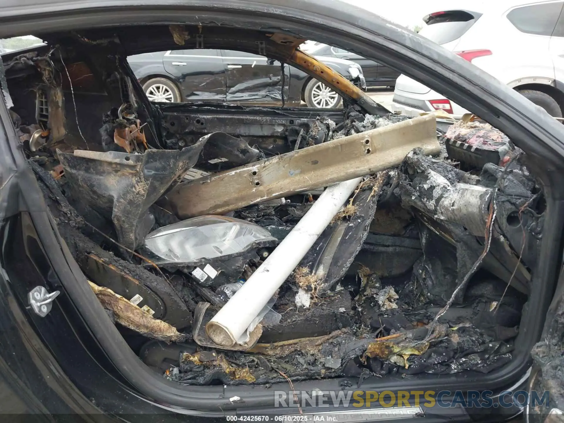 5 Photograph of a damaged car 1FA6P8CF0K5180581 FORD MUSTANG 2019