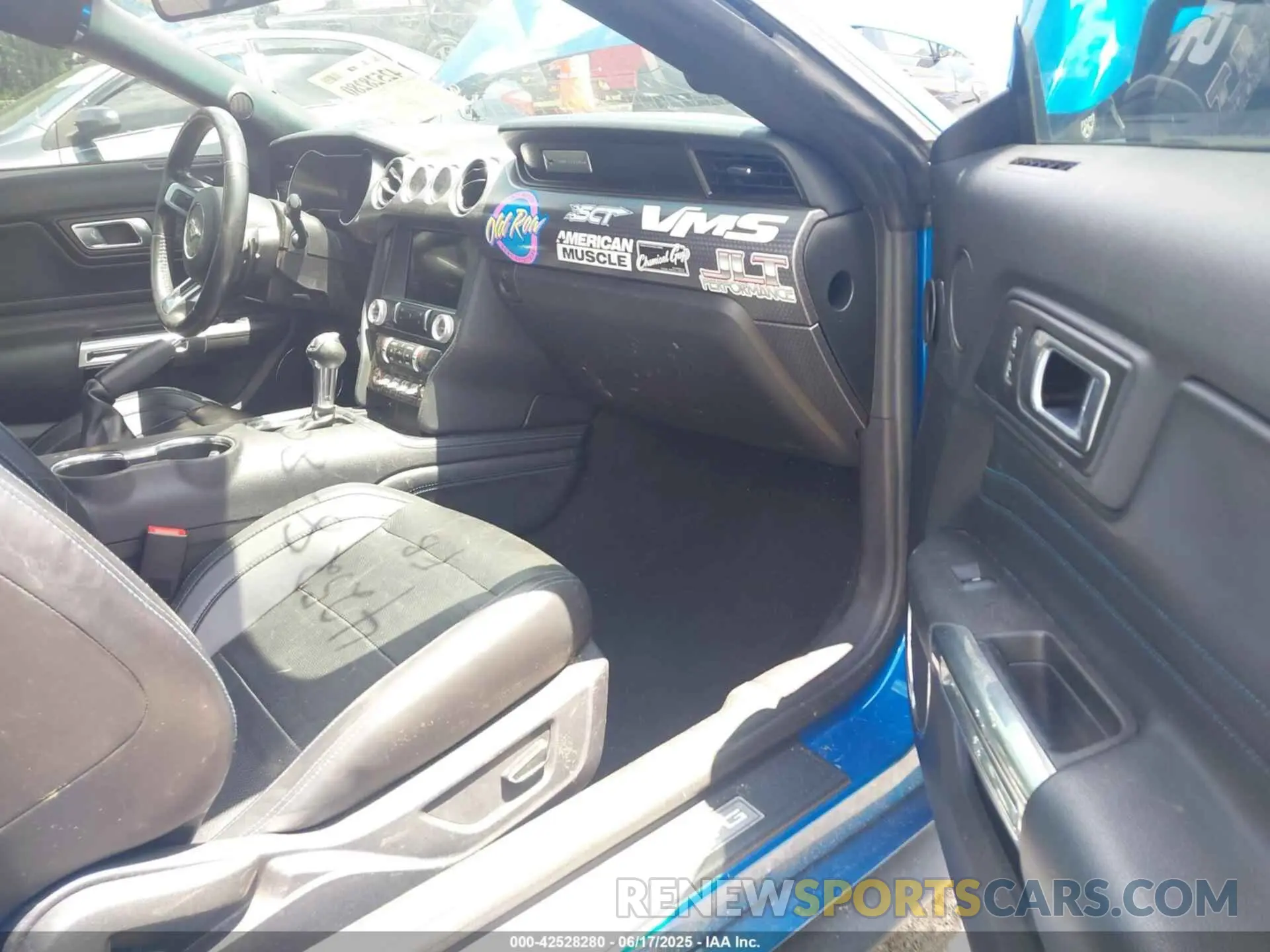 5 Photograph of a damaged car 1FA6P8CF1K5157004 FORD MUSTANG 2019
