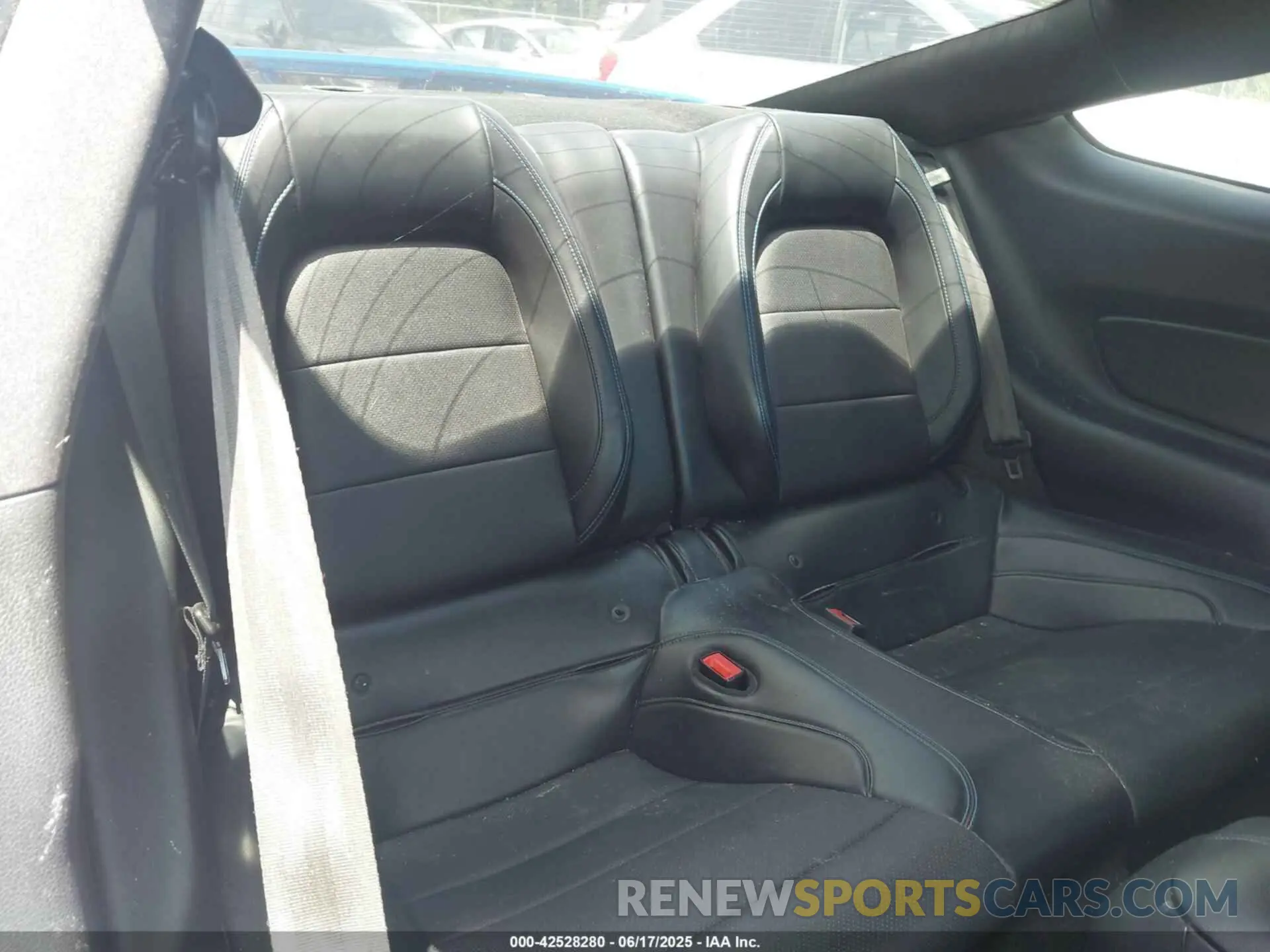8 Photograph of a damaged car 1FA6P8CF1K5157004 FORD MUSTANG 2019