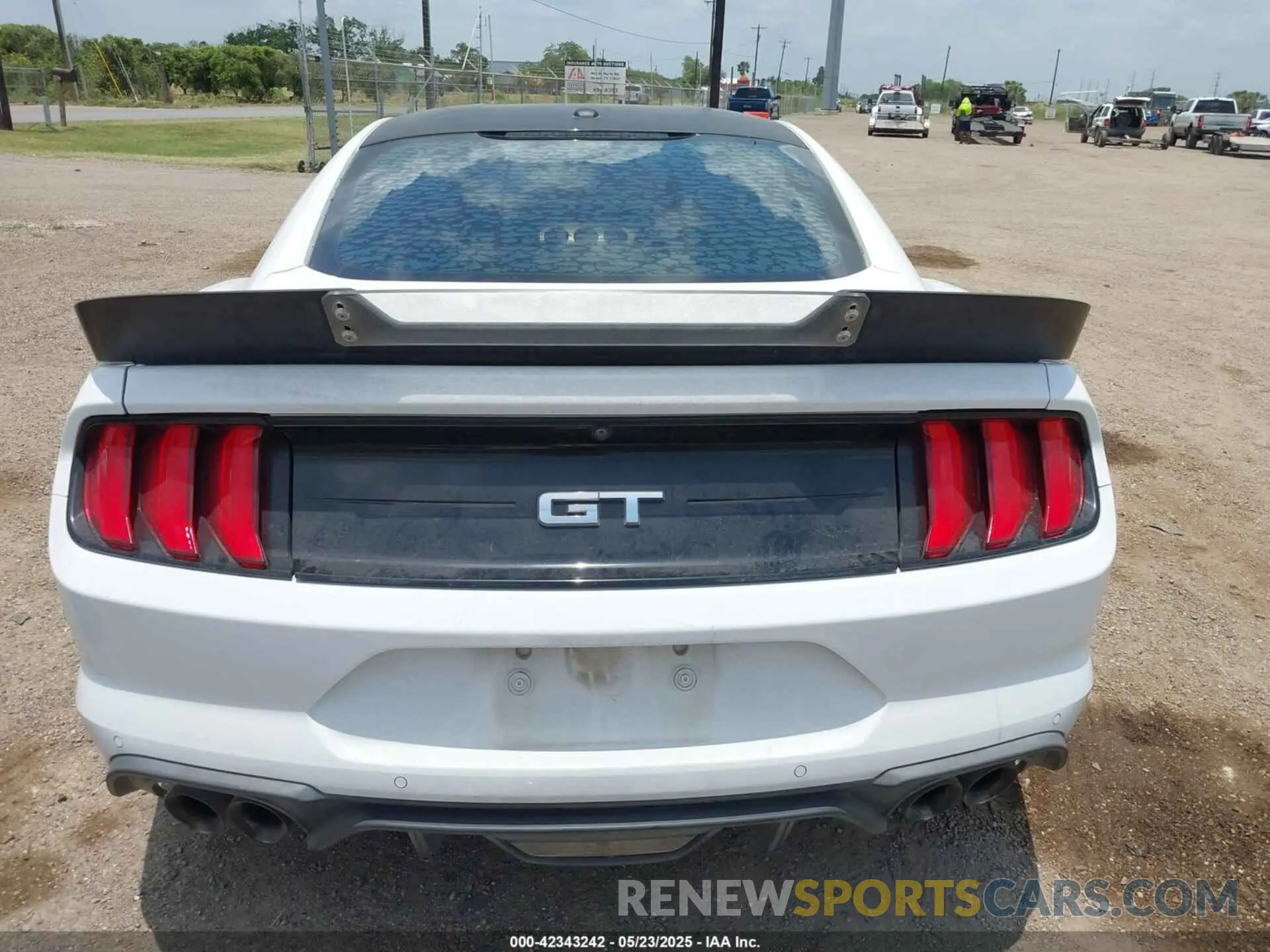 17 Photograph of a damaged car 1FA6P8CF1K5192822 FORD MUSTANG 2019