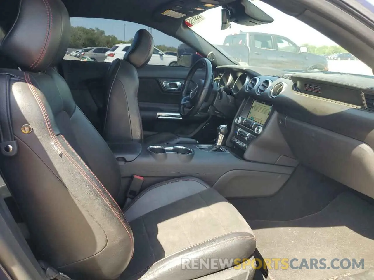 10 Photograph of a damaged car 1FA6P8CF2K5123203 FORD MUSTANG 2019