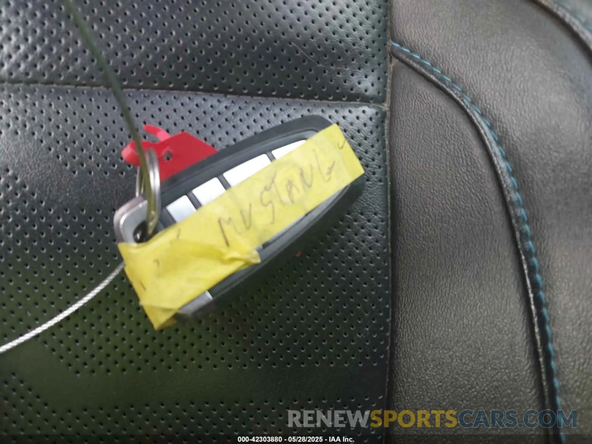 11 Photograph of a damaged car 1FA6P8CF2K5141734 FORD MUSTANG 2019