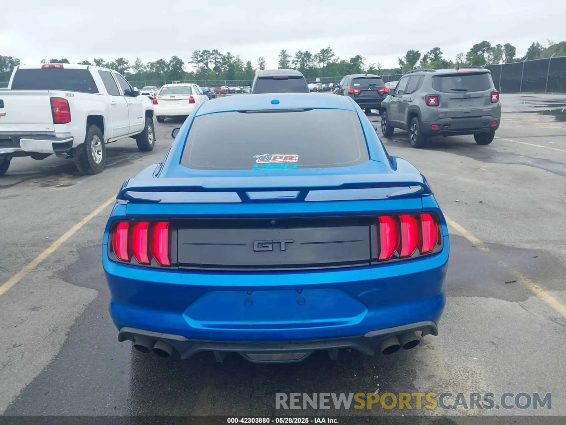 17 Photograph of a damaged car 1FA6P8CF2K5141734 FORD MUSTANG 2019