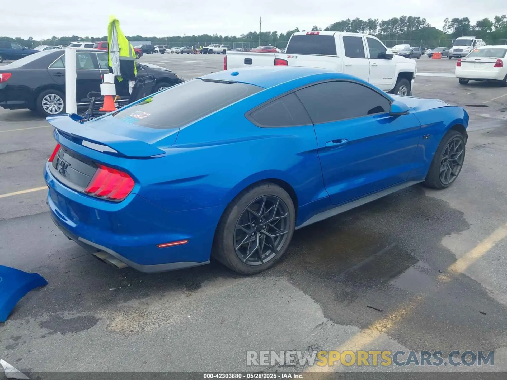 4 Photograph of a damaged car 1FA6P8CF2K5141734 FORD MUSTANG 2019