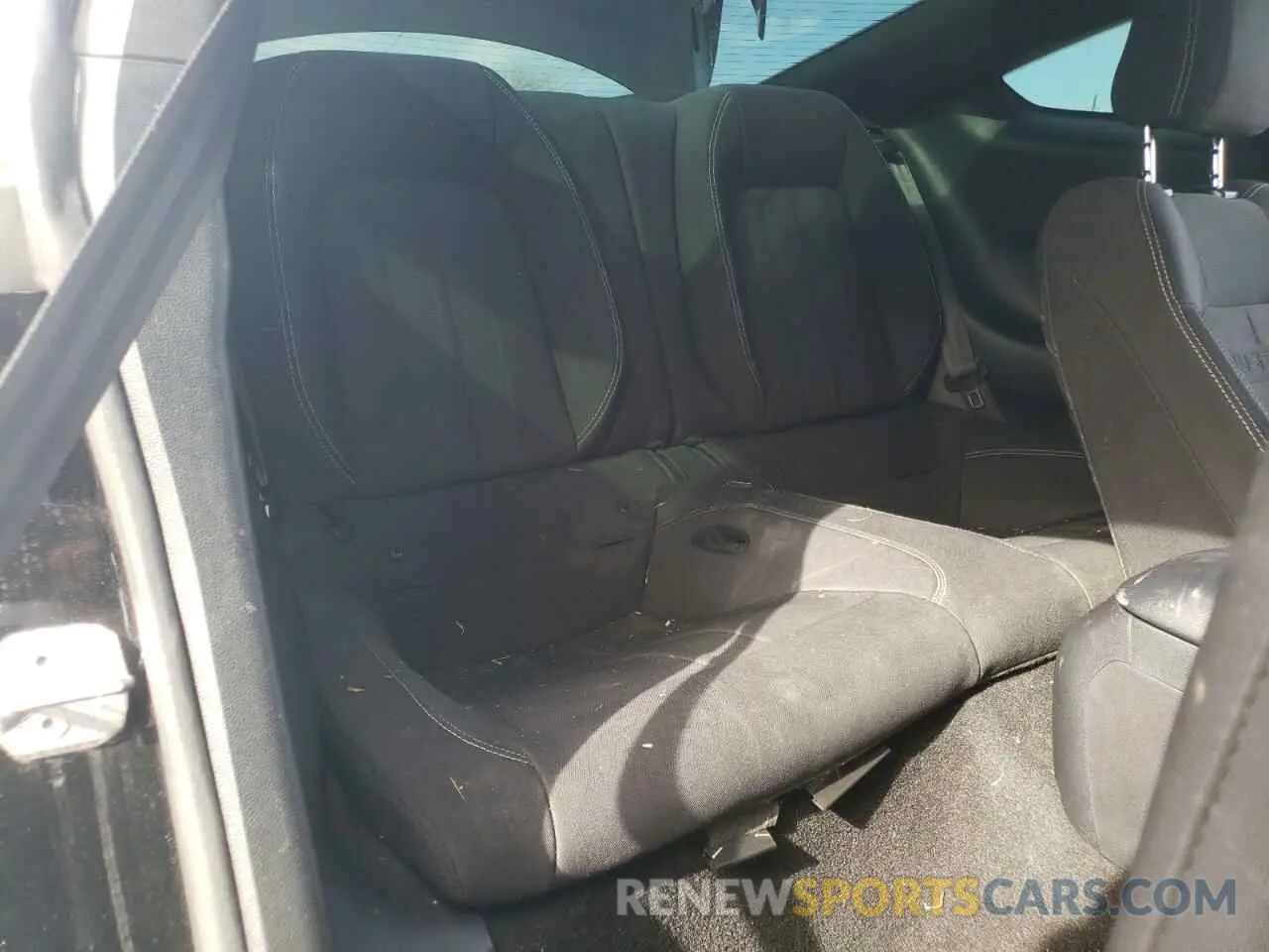 10 Photograph of a damaged car 1FA6P8CF3K5143301 FORD MUSTANG 2019