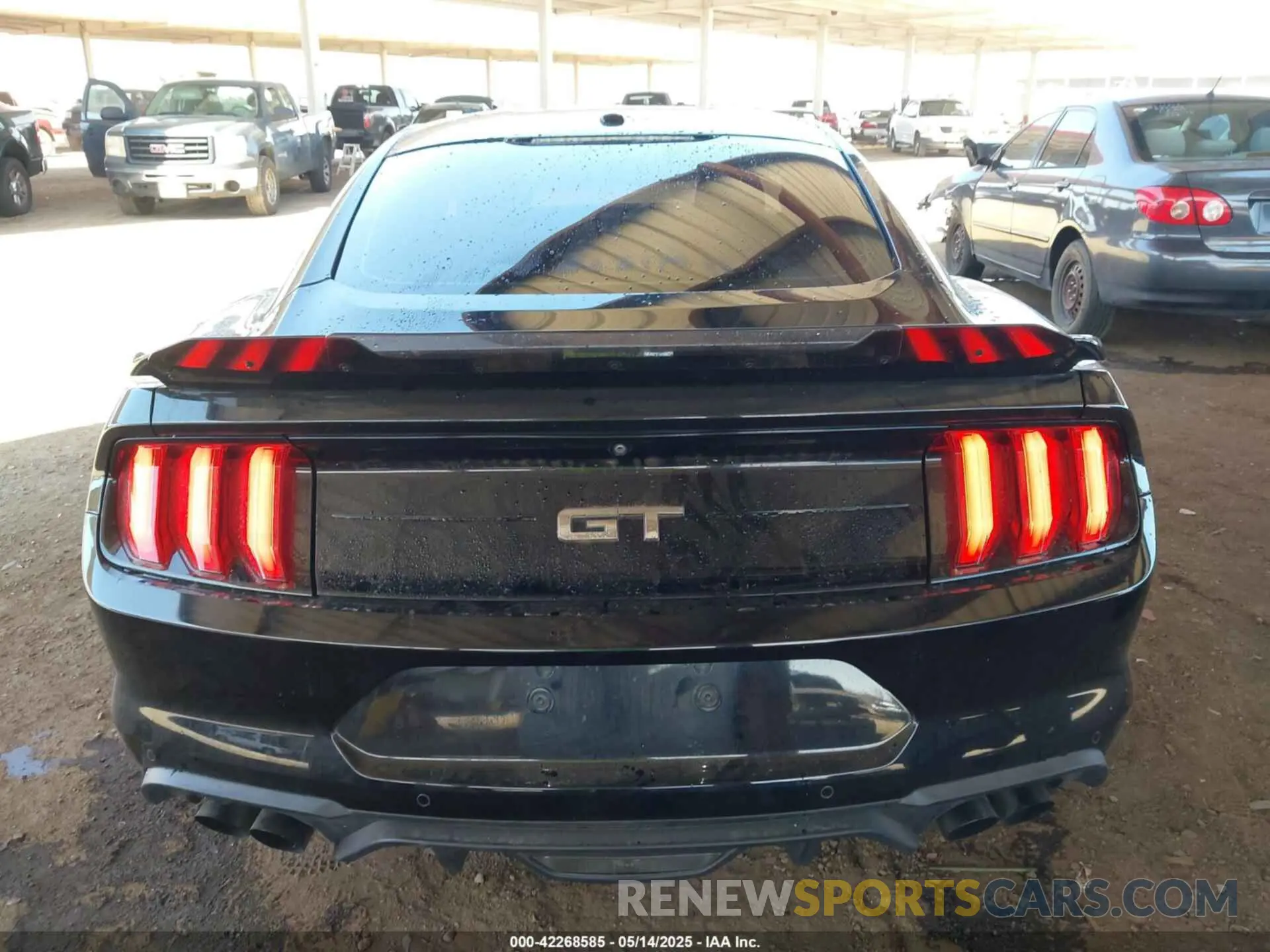 17 Photograph of a damaged car 1FA6P8CF4K5120688 FORD MUSTANG 2019