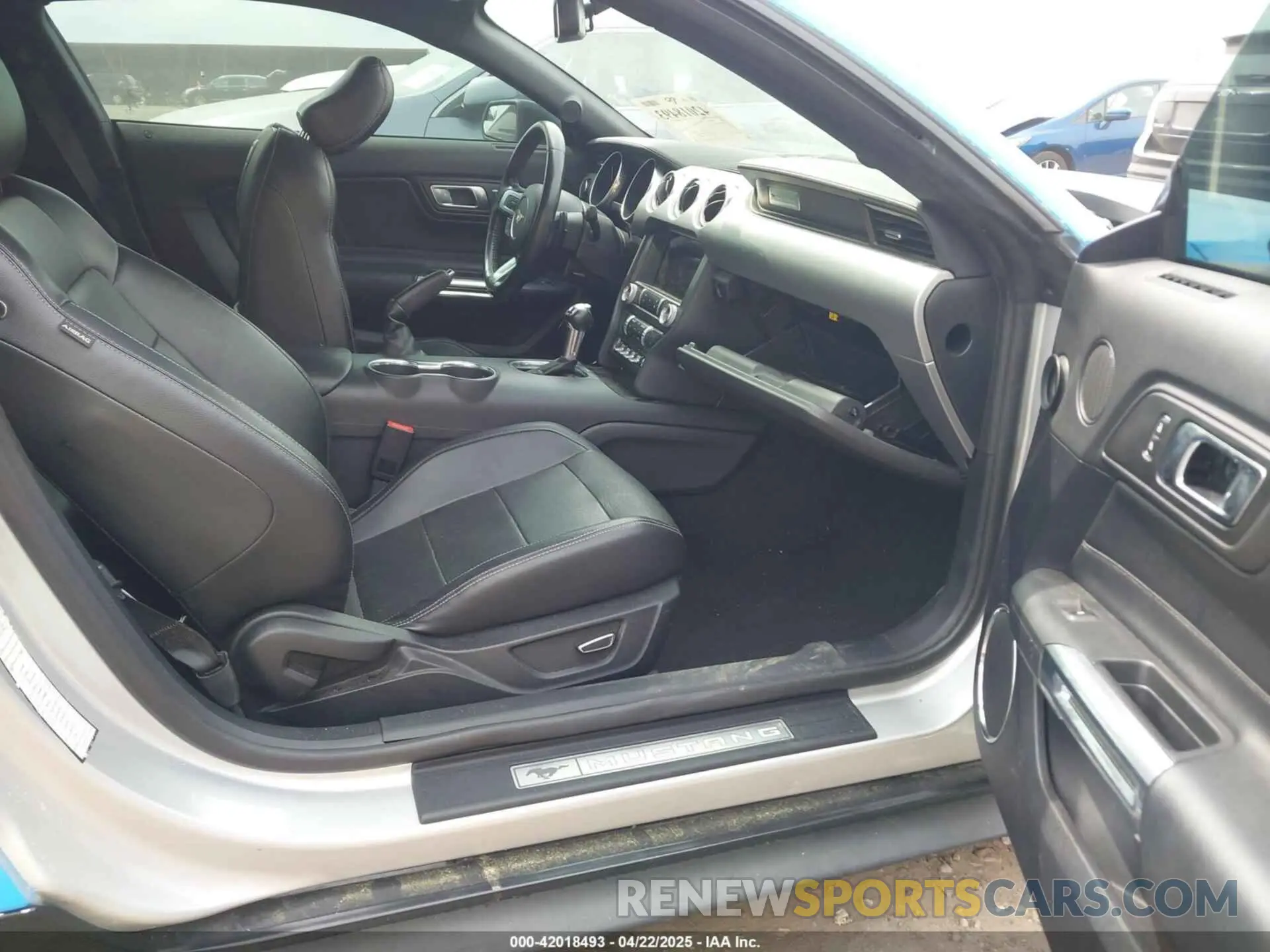 5 Photograph of a damaged car 1FA6P8CF4K5144134 FORD MUSTANG 2019
