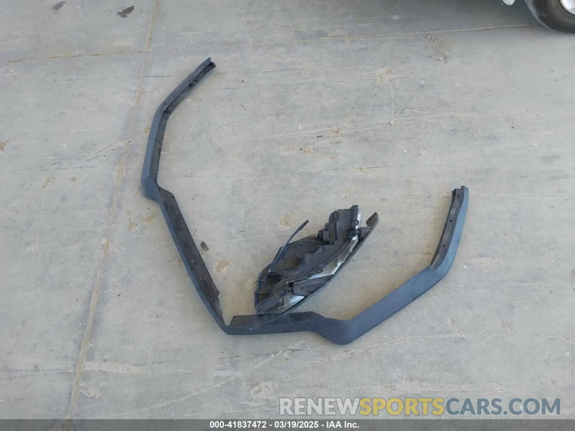 11 Photograph of a damaged car 1FA6P8CF4K5147017 FORD MUSTANG 2019