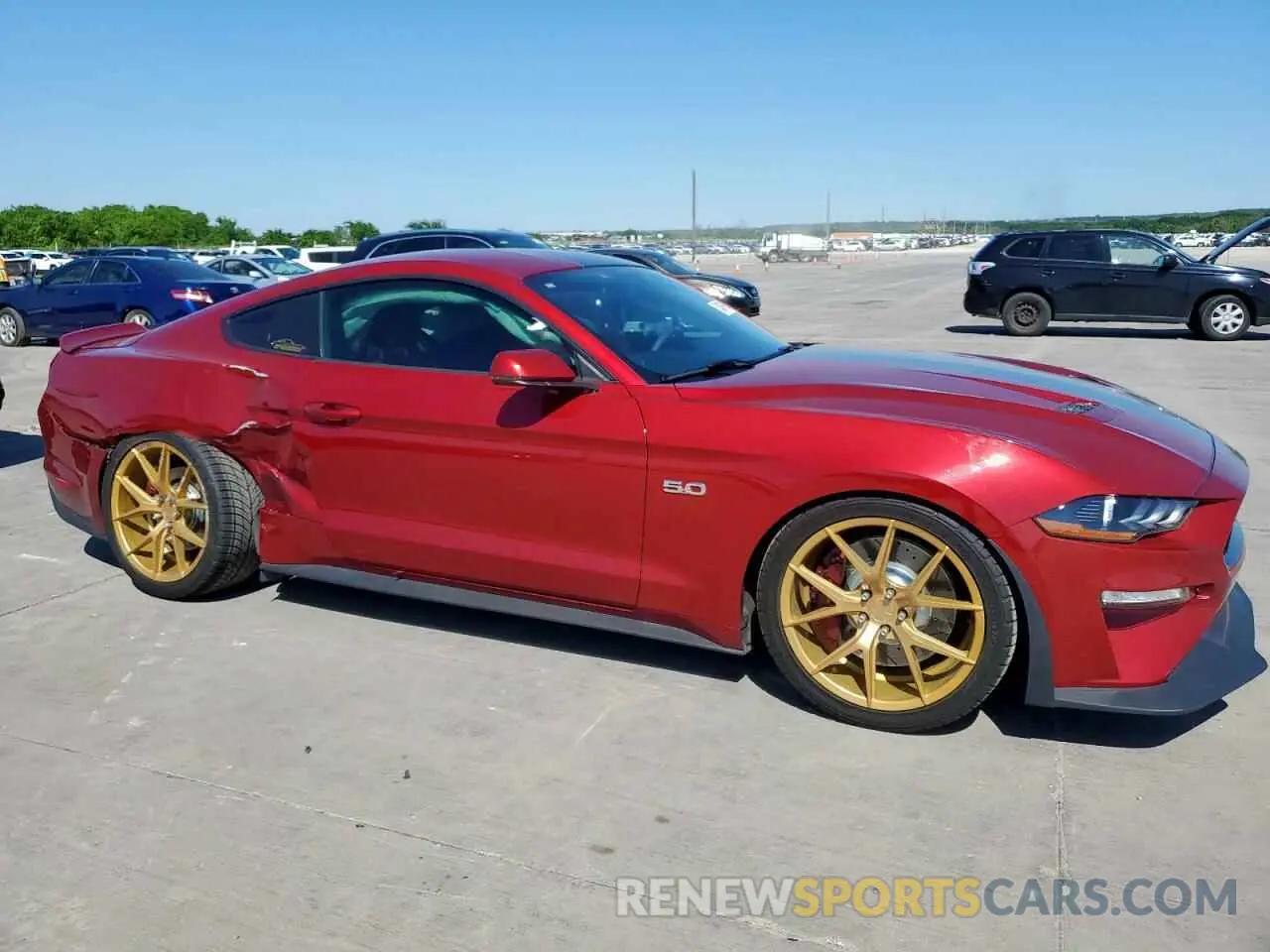 4 Photograph of a damaged car 1FA6P8CF4K5161211 FORD MUSTANG 2019