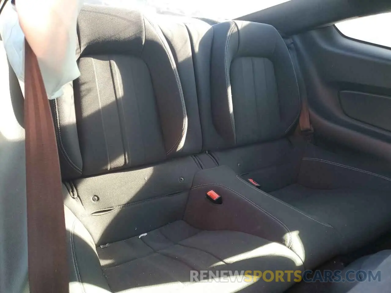 10 Photograph of a damaged car 1FA6P8CF4K5166246 FORD MUSTANG 2019