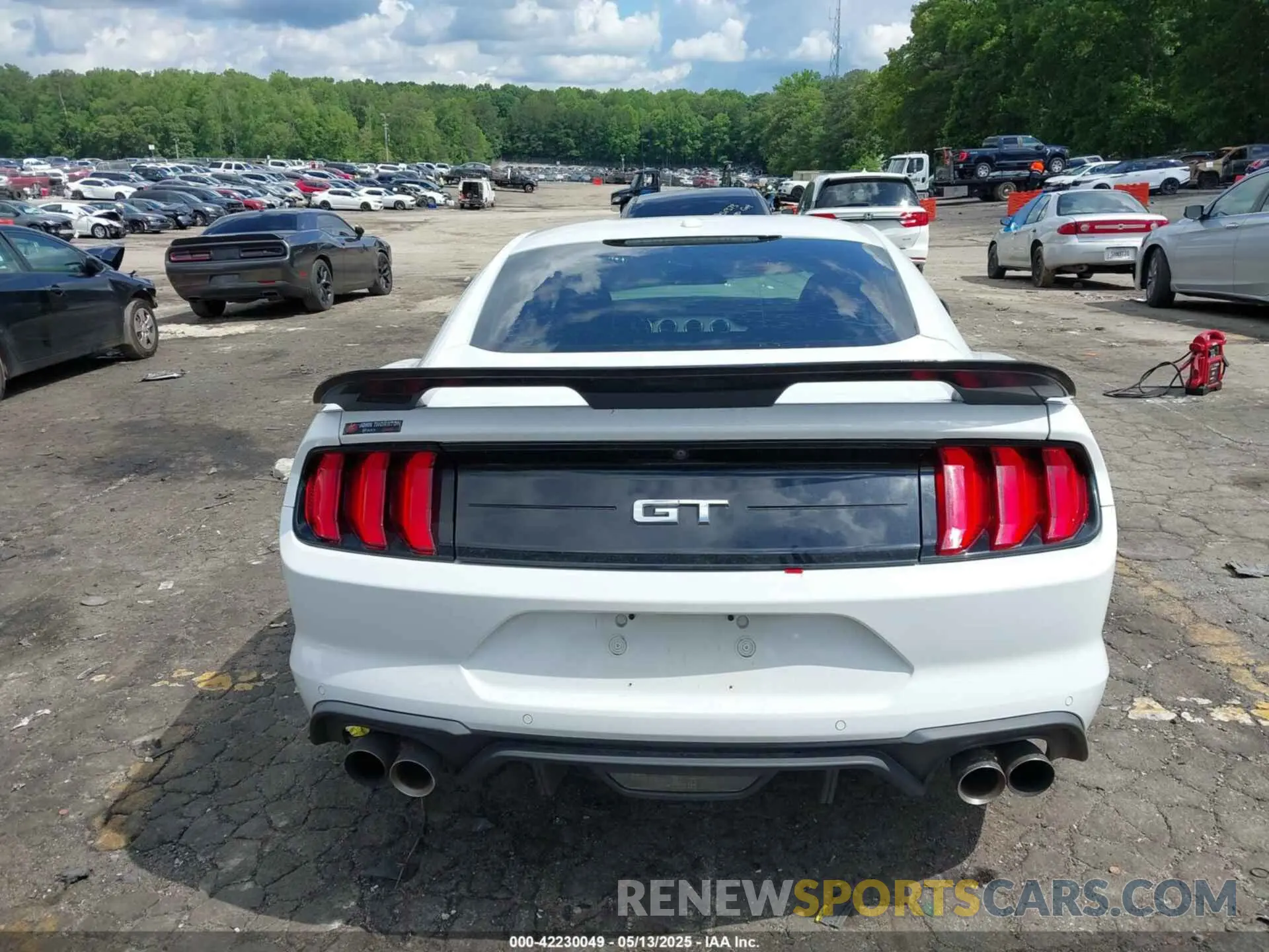 16 Photograph of a damaged car 1FA6P8CF4K5203151 FORD MUSTANG 2019