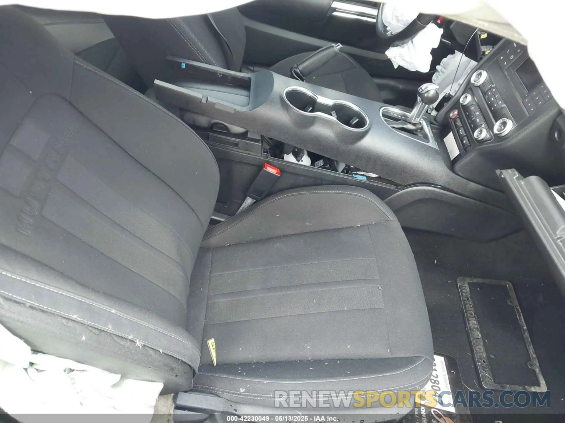 5 Photograph of a damaged car 1FA6P8CF4K5203151 FORD MUSTANG 2019