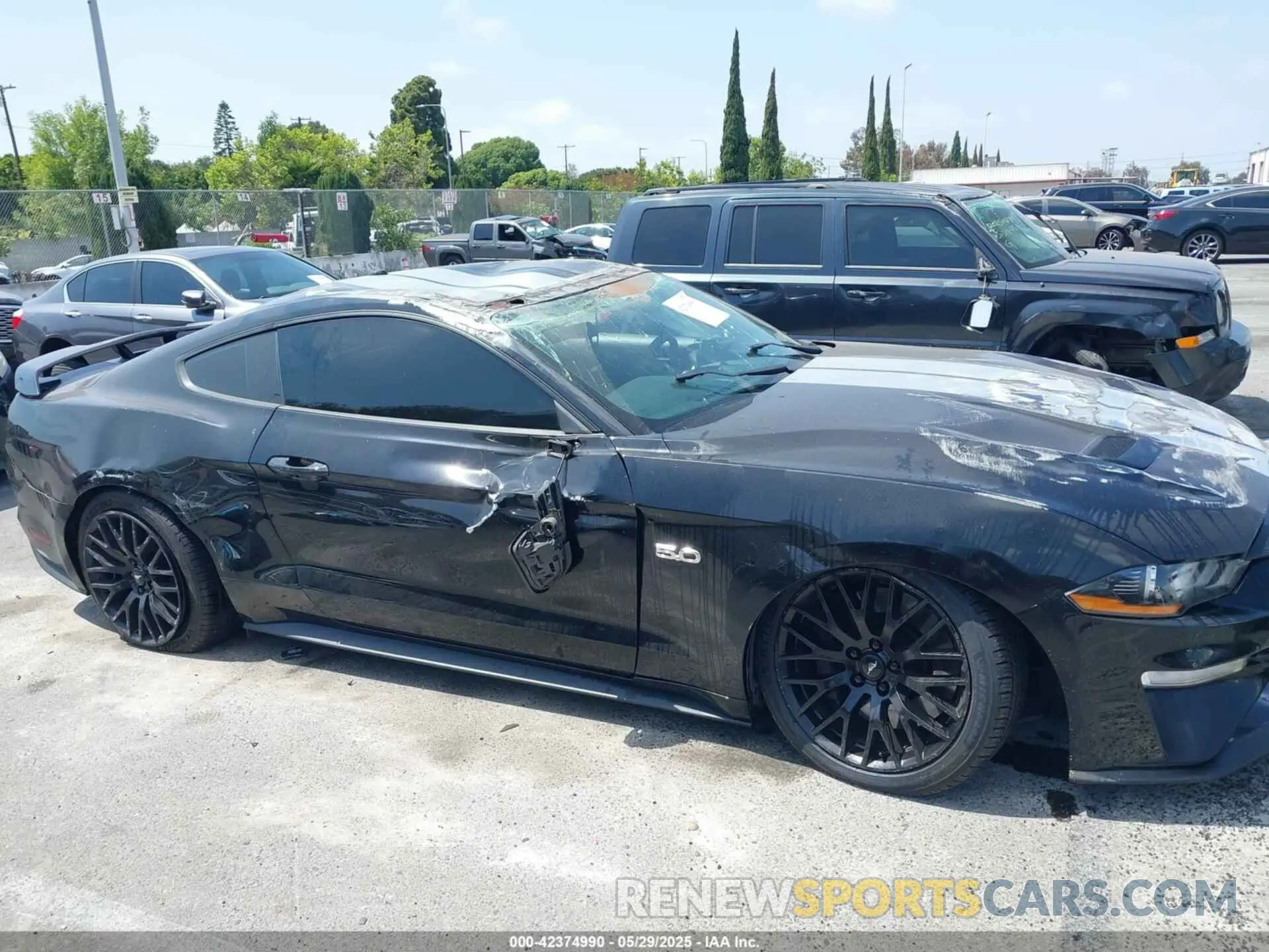 17 Photograph of a damaged car 1FA6P8CF5K5123387 FORD MUSTANG 2019