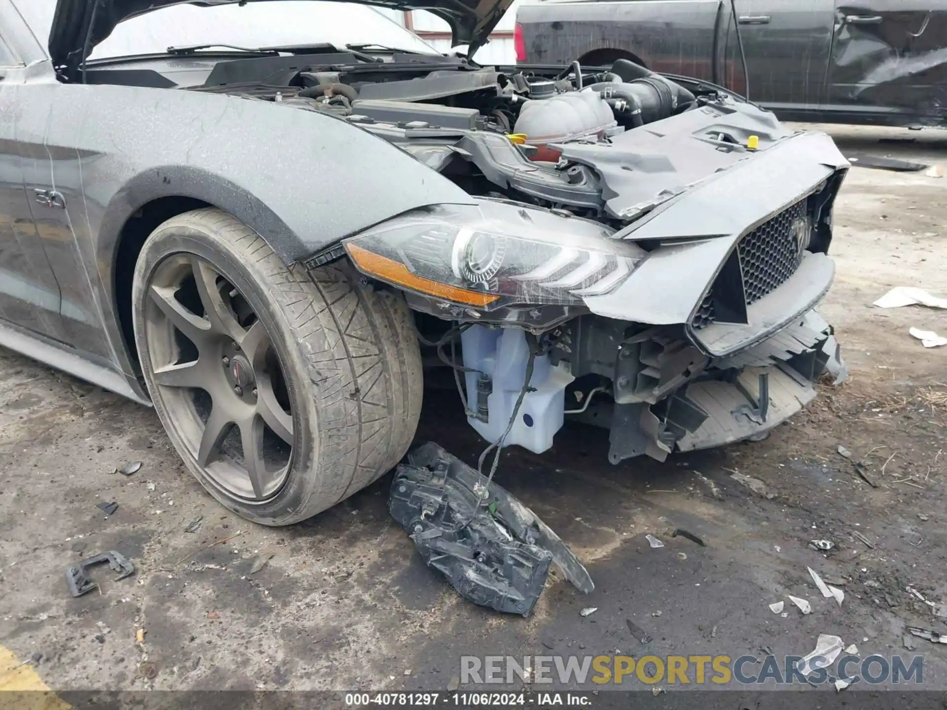 17 Photograph of a damaged car 1FA6P8CF5K5132235 FORD MUSTANG 2019