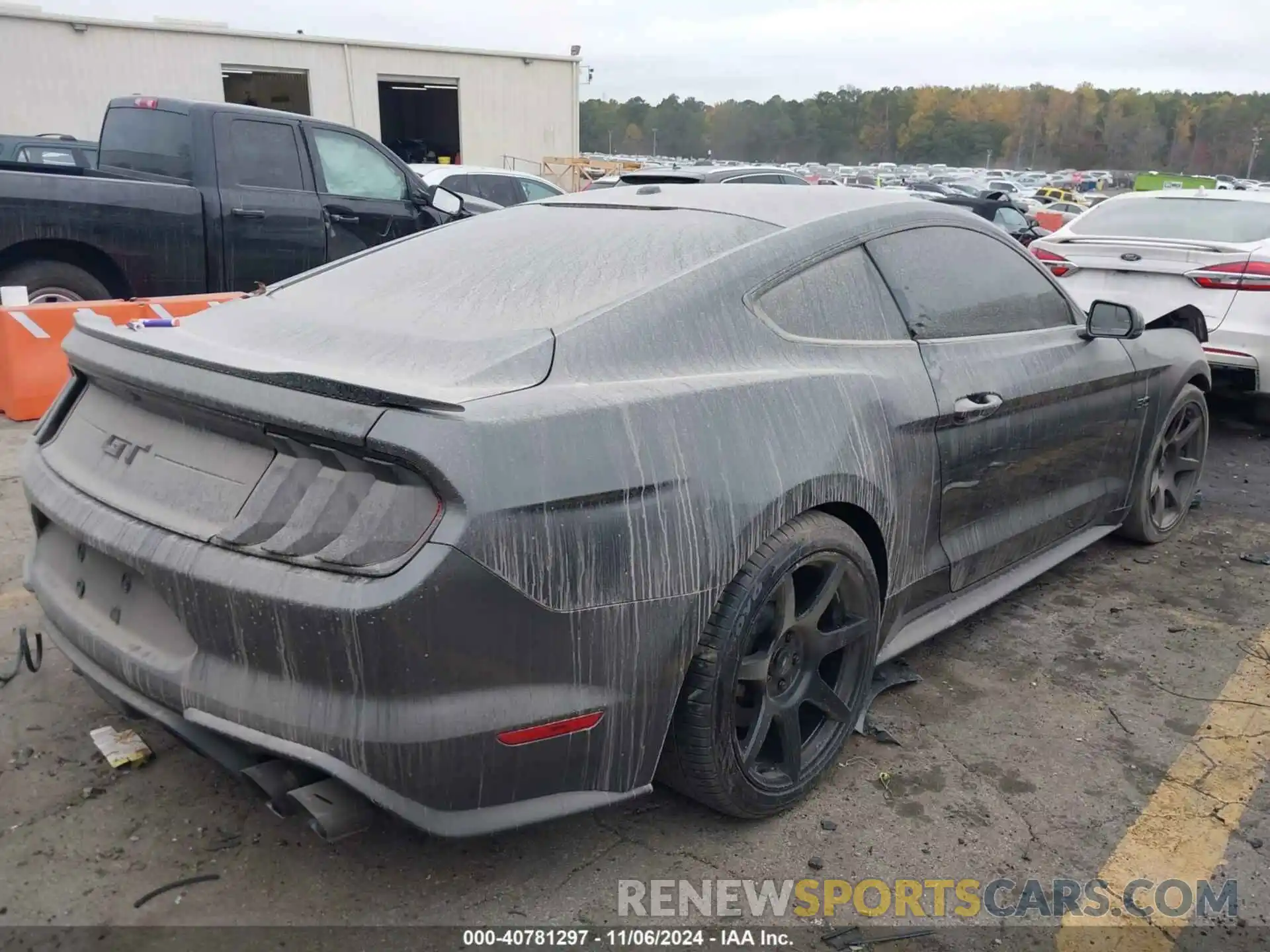 4 Photograph of a damaged car 1FA6P8CF5K5132235 FORD MUSTANG 2019