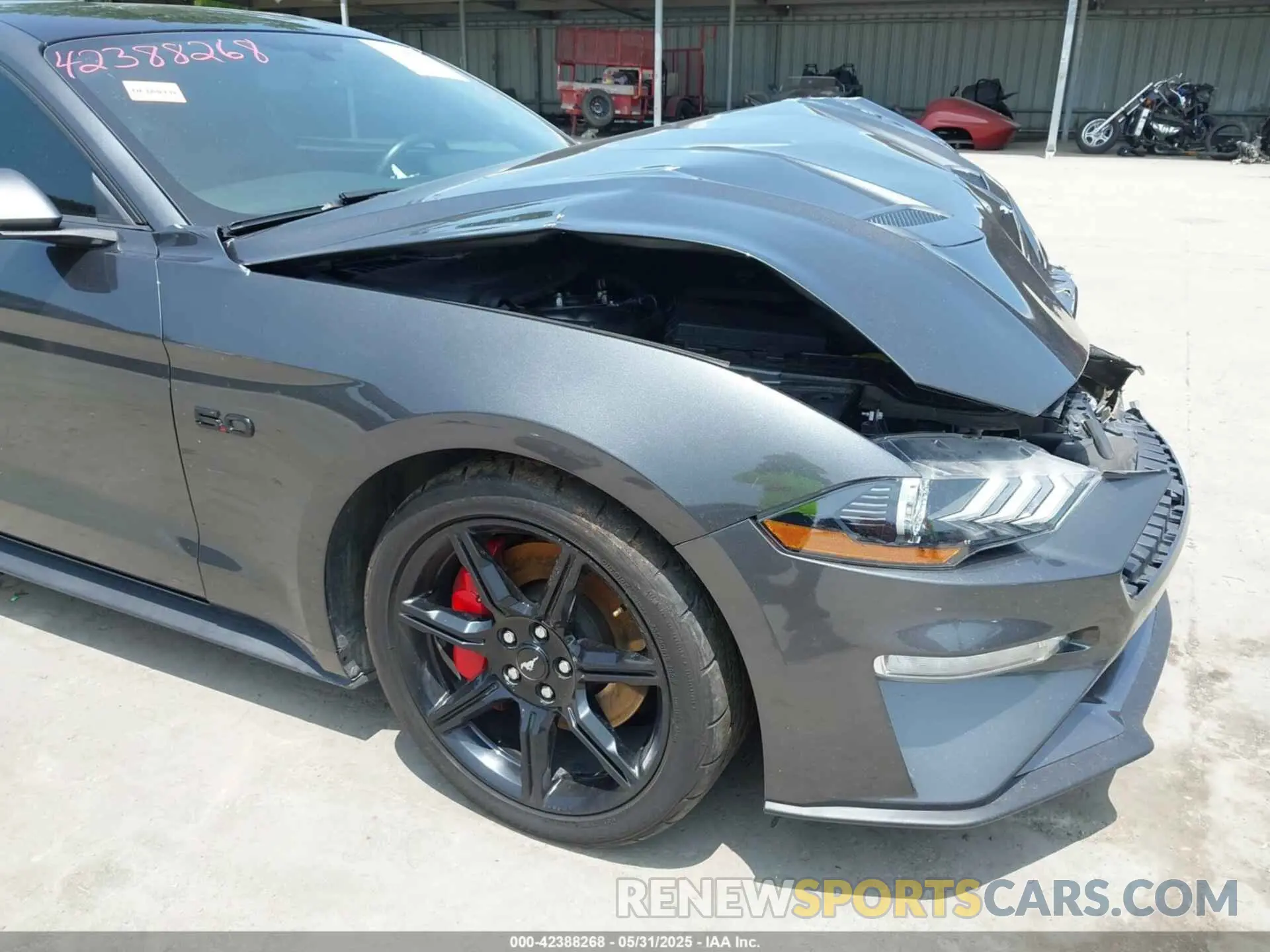18 Photograph of a damaged car 1FA6P8CF5K5192418 FORD MUSTANG 2019