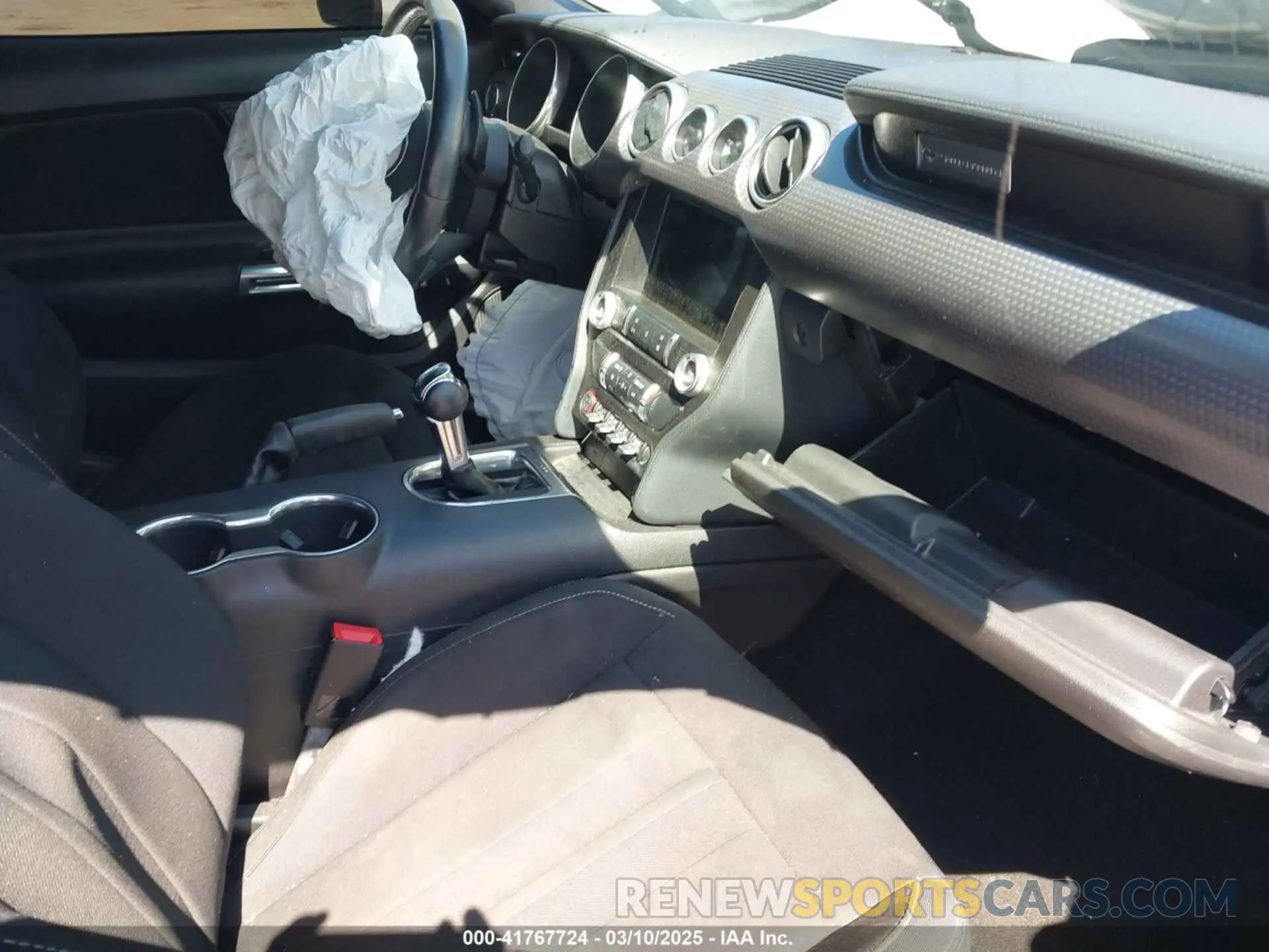 5 Photograph of a damaged car 1FA6P8CF6K5152462 FORD MUSTANG 2019