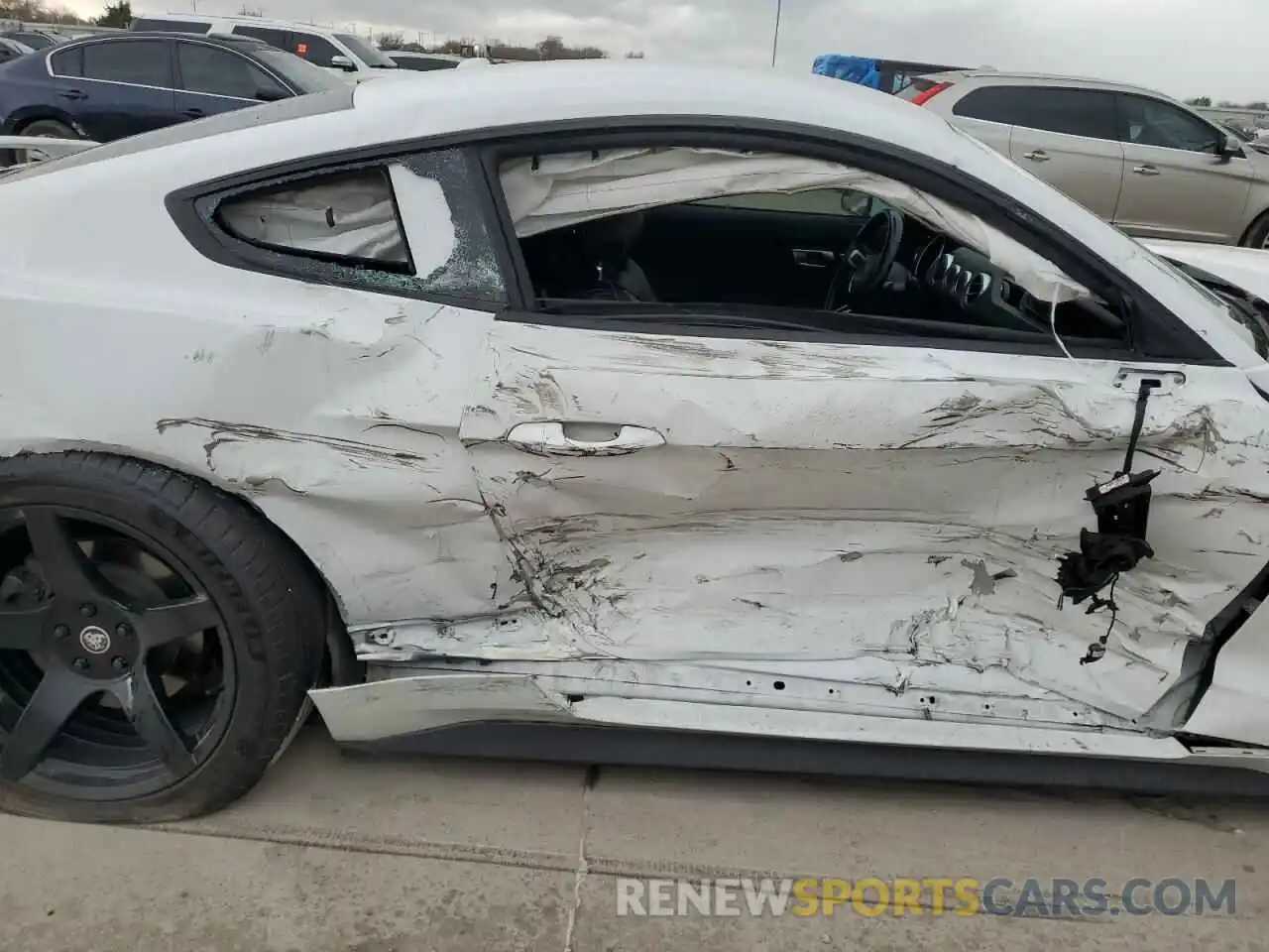 10 Photograph of a damaged car 1FA6P8CF6K5174798 FORD MUSTANG 2019