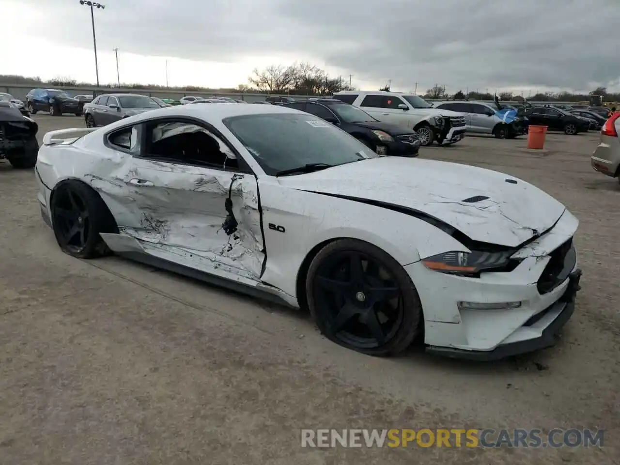 4 Photograph of a damaged car 1FA6P8CF6K5174798 FORD MUSTANG 2019