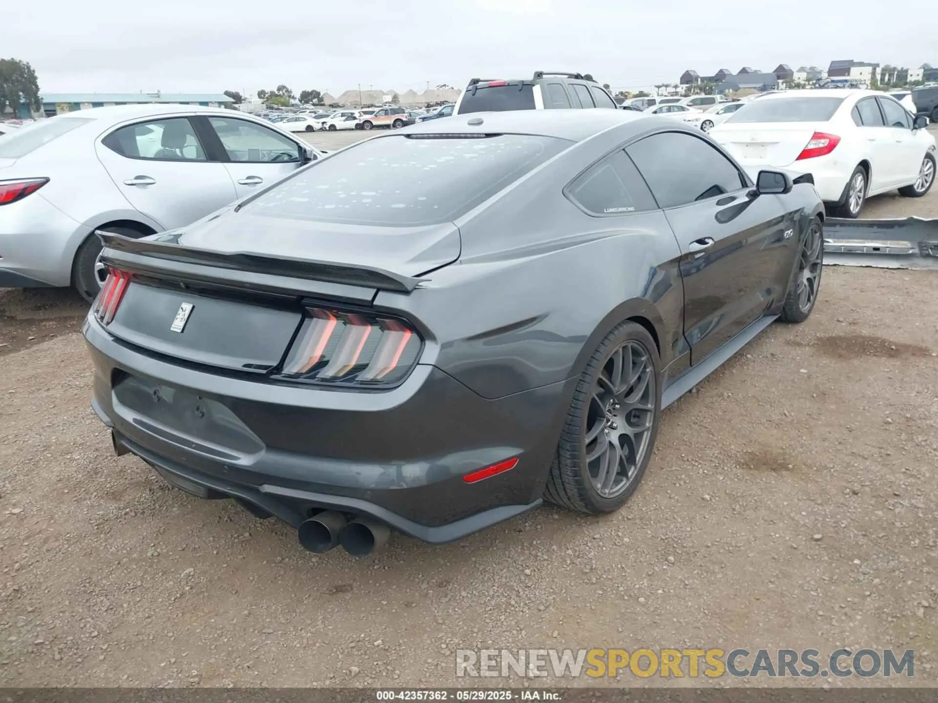 4 Photograph of a damaged car 1FA6P8CF6K5203099 FORD MUSTANG 2019