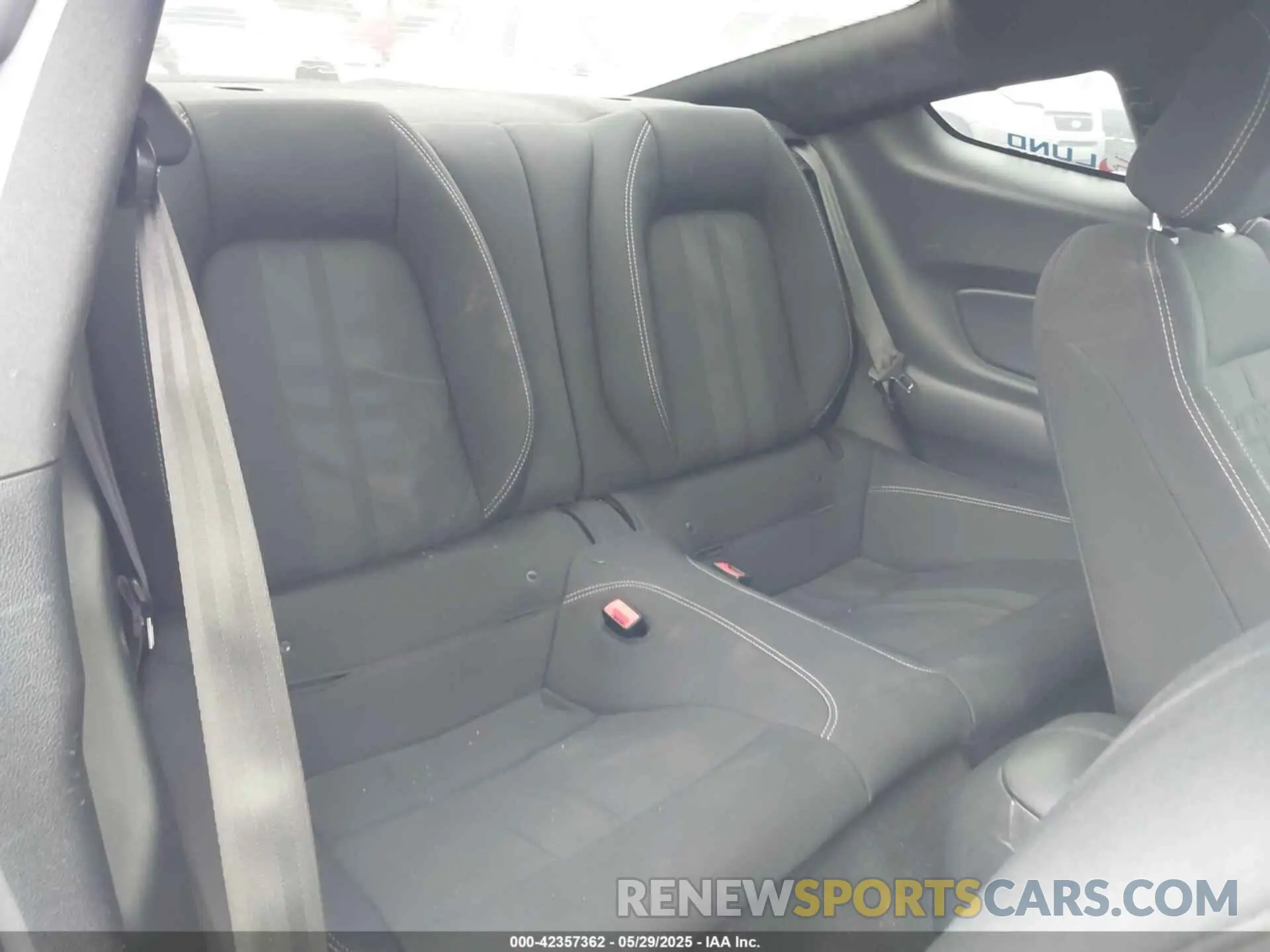 8 Photograph of a damaged car 1FA6P8CF6K5203099 FORD MUSTANG 2019