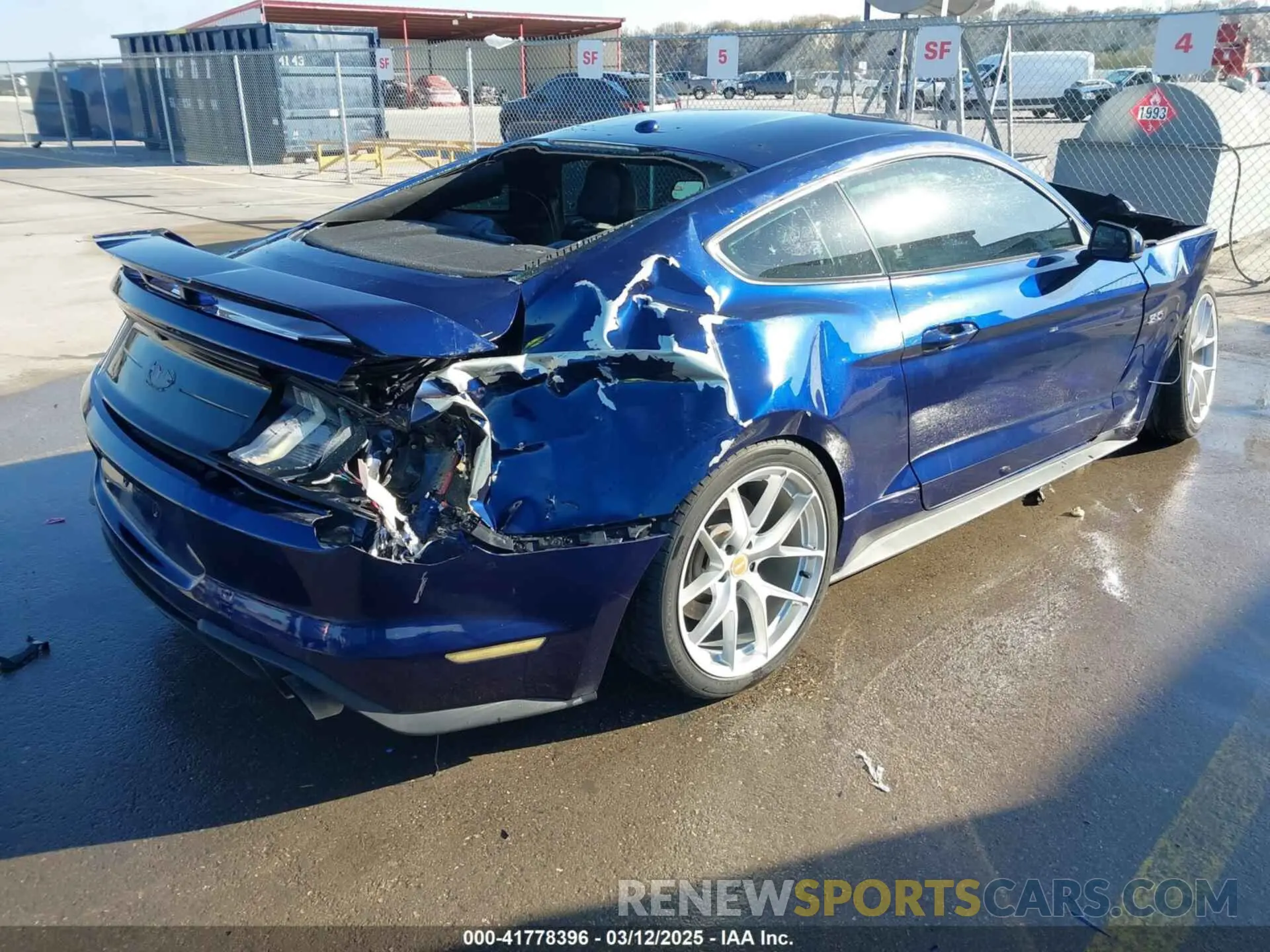 4 Photograph of a damaged car 1FA6P8CF7K5168301 FORD MUSTANG 2019