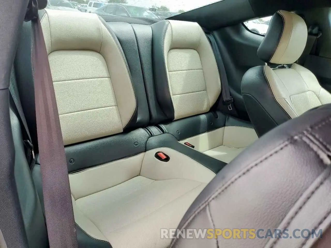 10 Photograph of a damaged car 1FA6P8CF7K5204777 FORD MUSTANG 2019