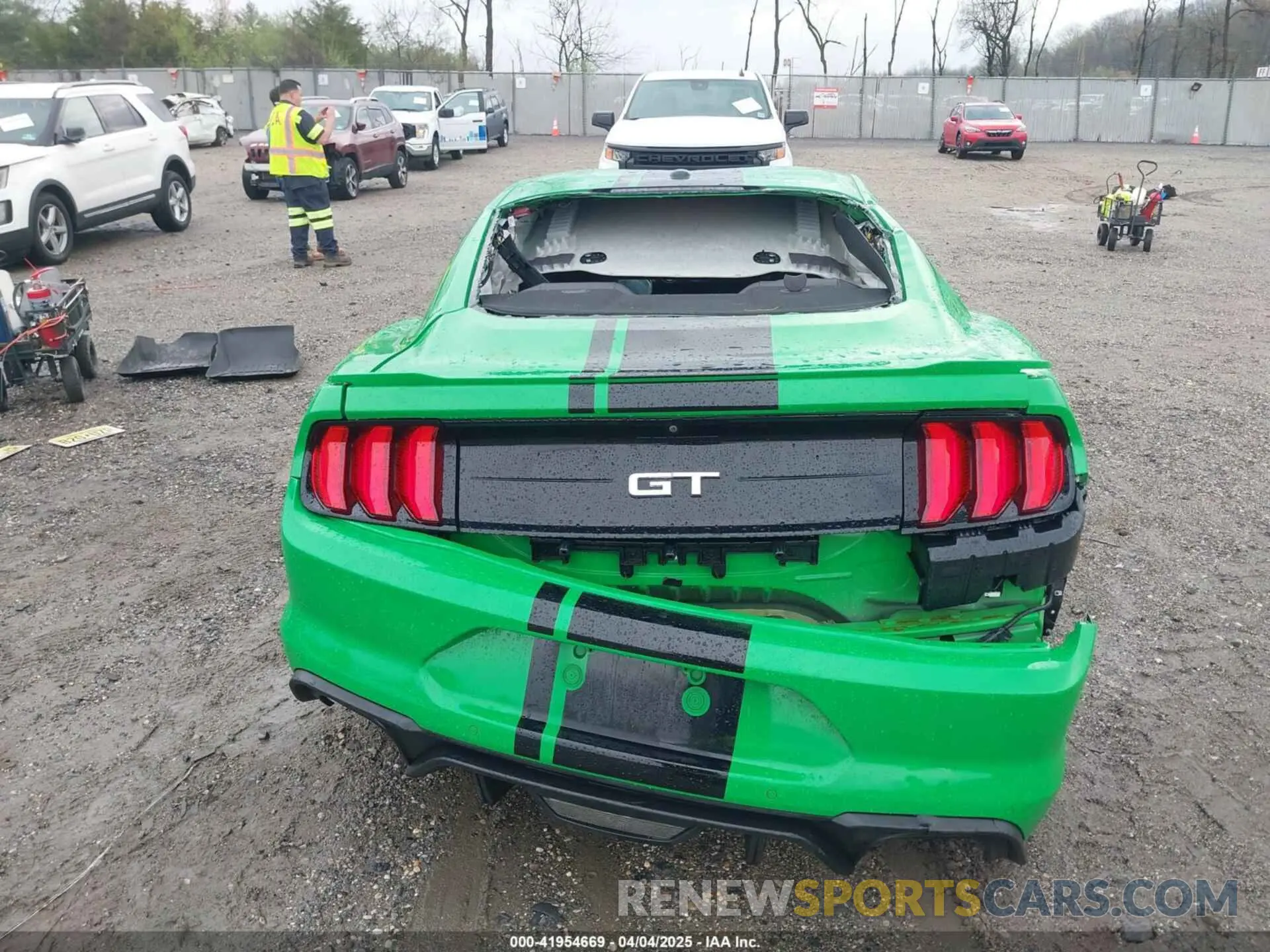 17 Photograph of a damaged car 1FA6P8CF8K5112643 FORD MUSTANG 2019