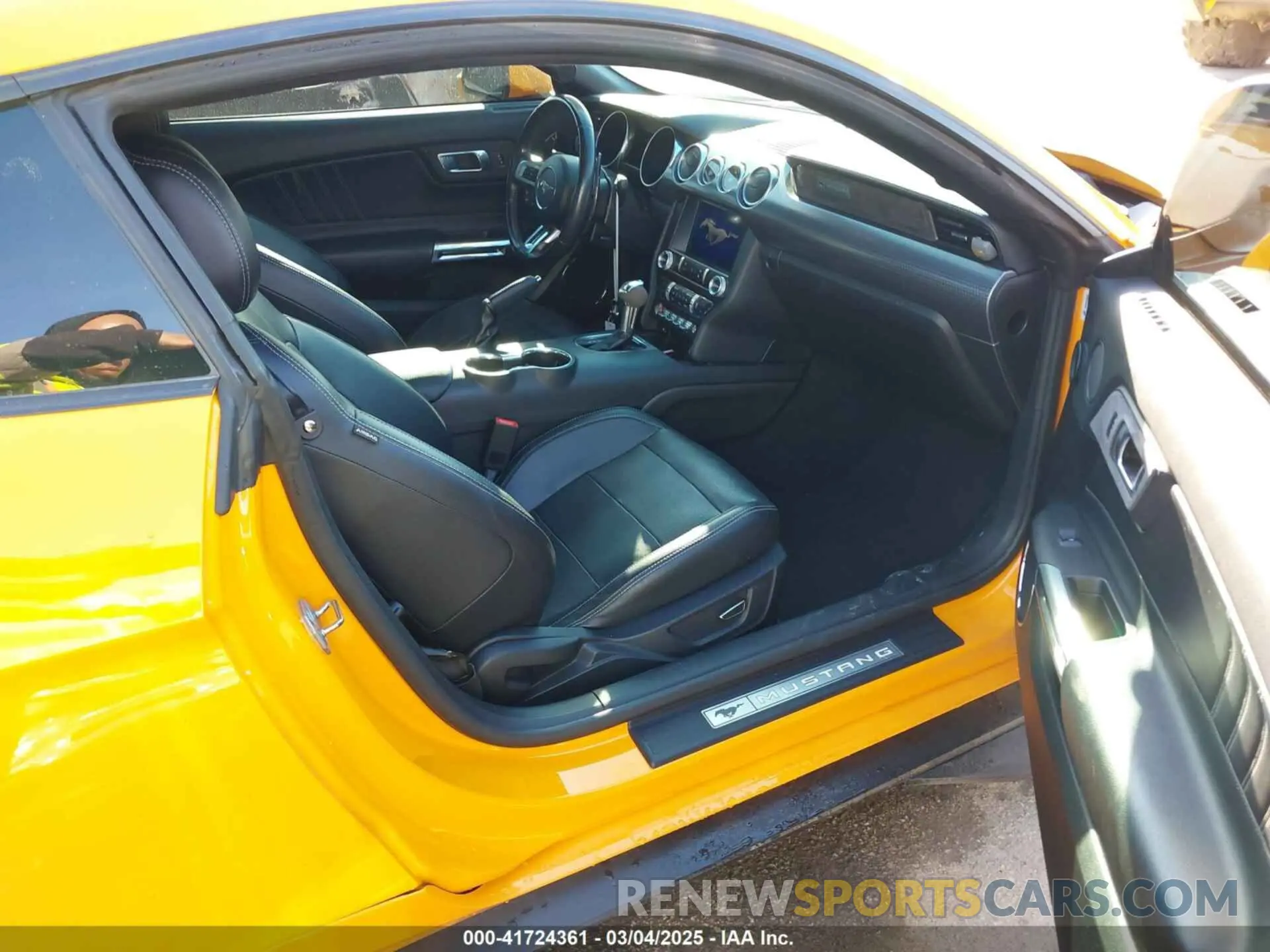5 Photograph of a damaged car 1FA6P8CF8K5158005 FORD MUSTANG 2019