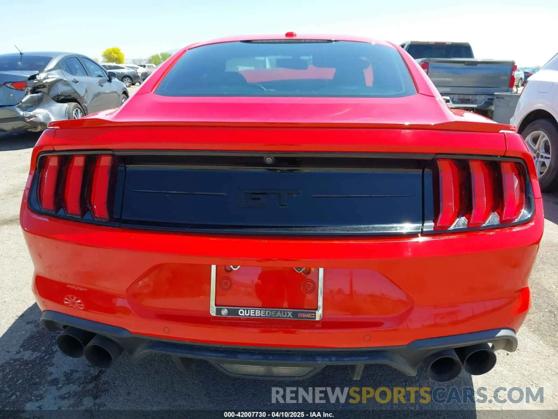 17 Photograph of a damaged car 1FA6P8CF9K5143836 FORD MUSTANG 2019