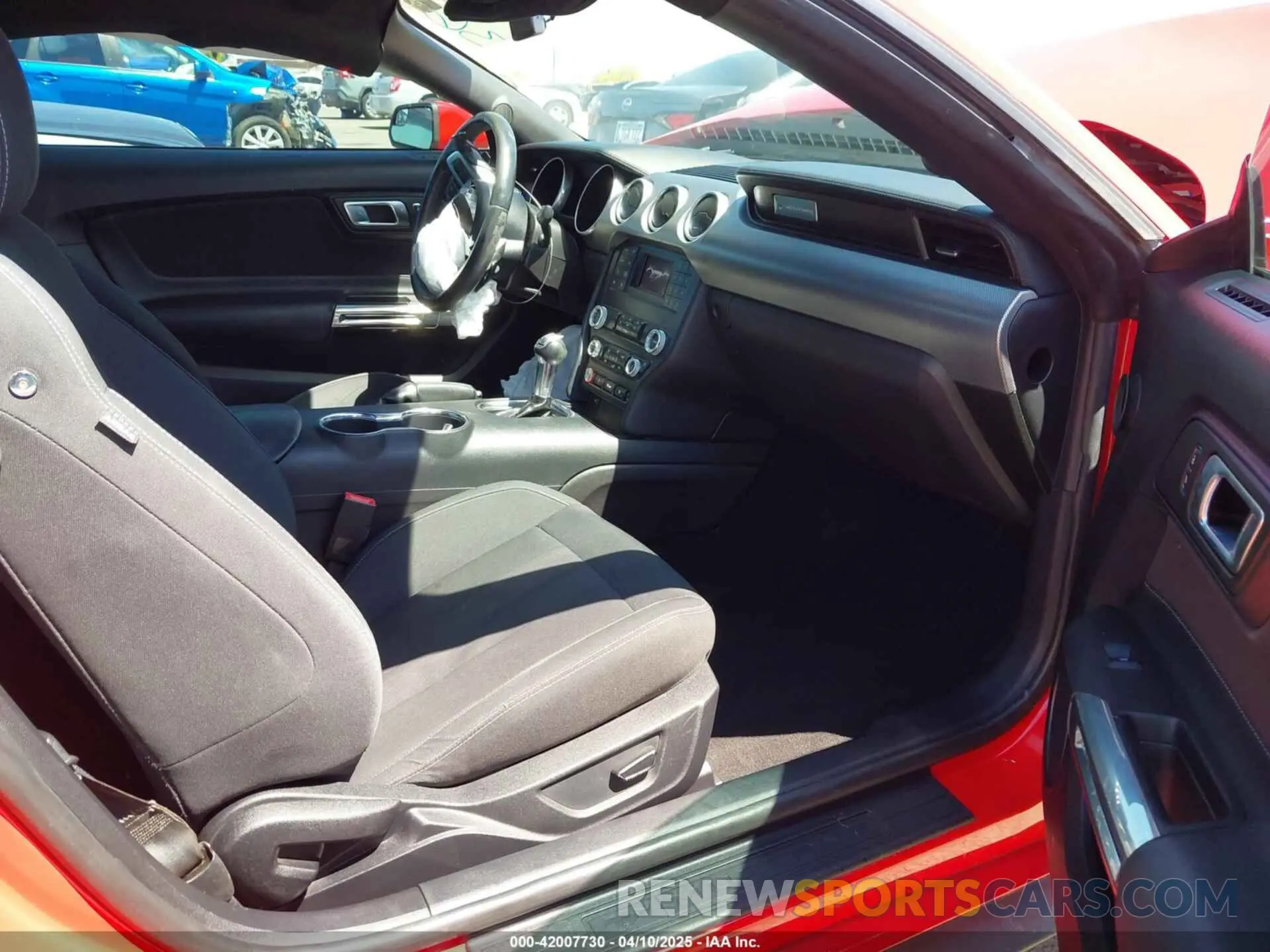 5 Photograph of a damaged car 1FA6P8CF9K5143836 FORD MUSTANG 2019