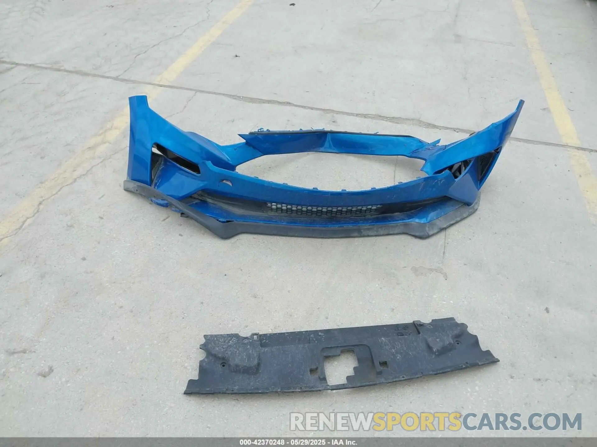 12 Photograph of a damaged car 1FA6P8CFXK5117889 FORD MUSTANG 2019