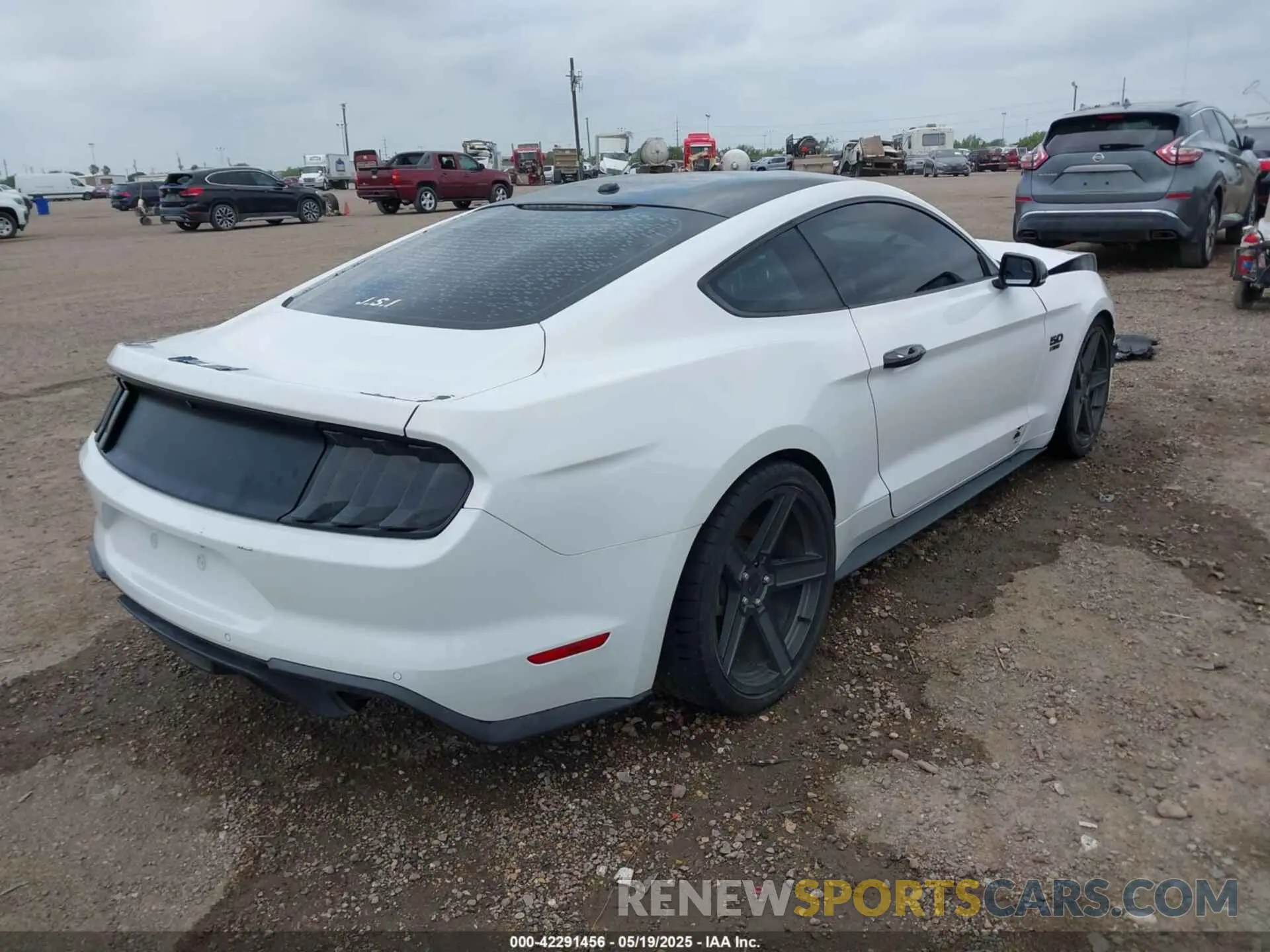 4 Photograph of a damaged car 1FA6P8CFXK5130996 FORD MUSTANG 2019