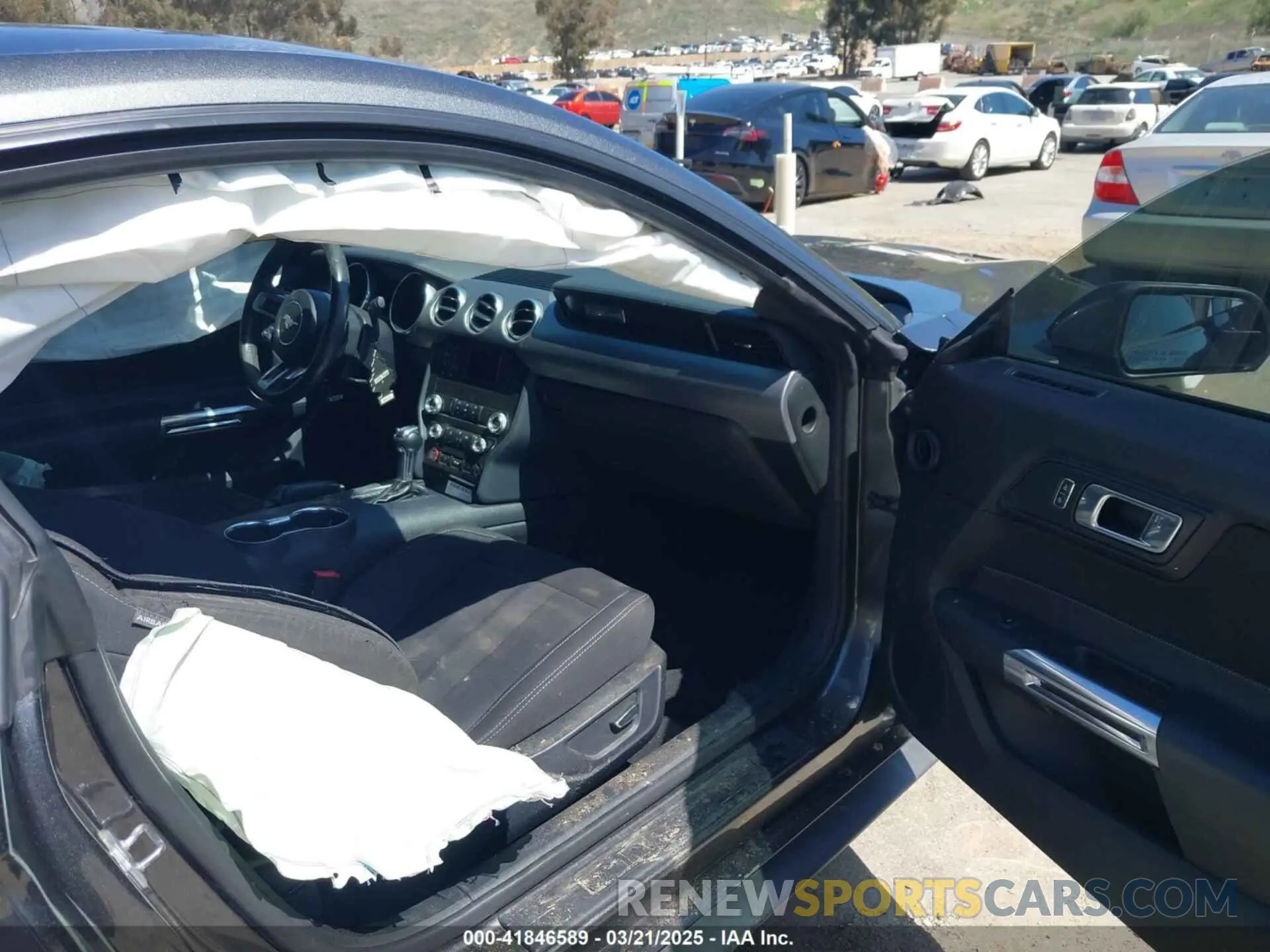 5 Photograph of a damaged car 1FA6P8CFXK5178319 FORD MUSTANG 2019