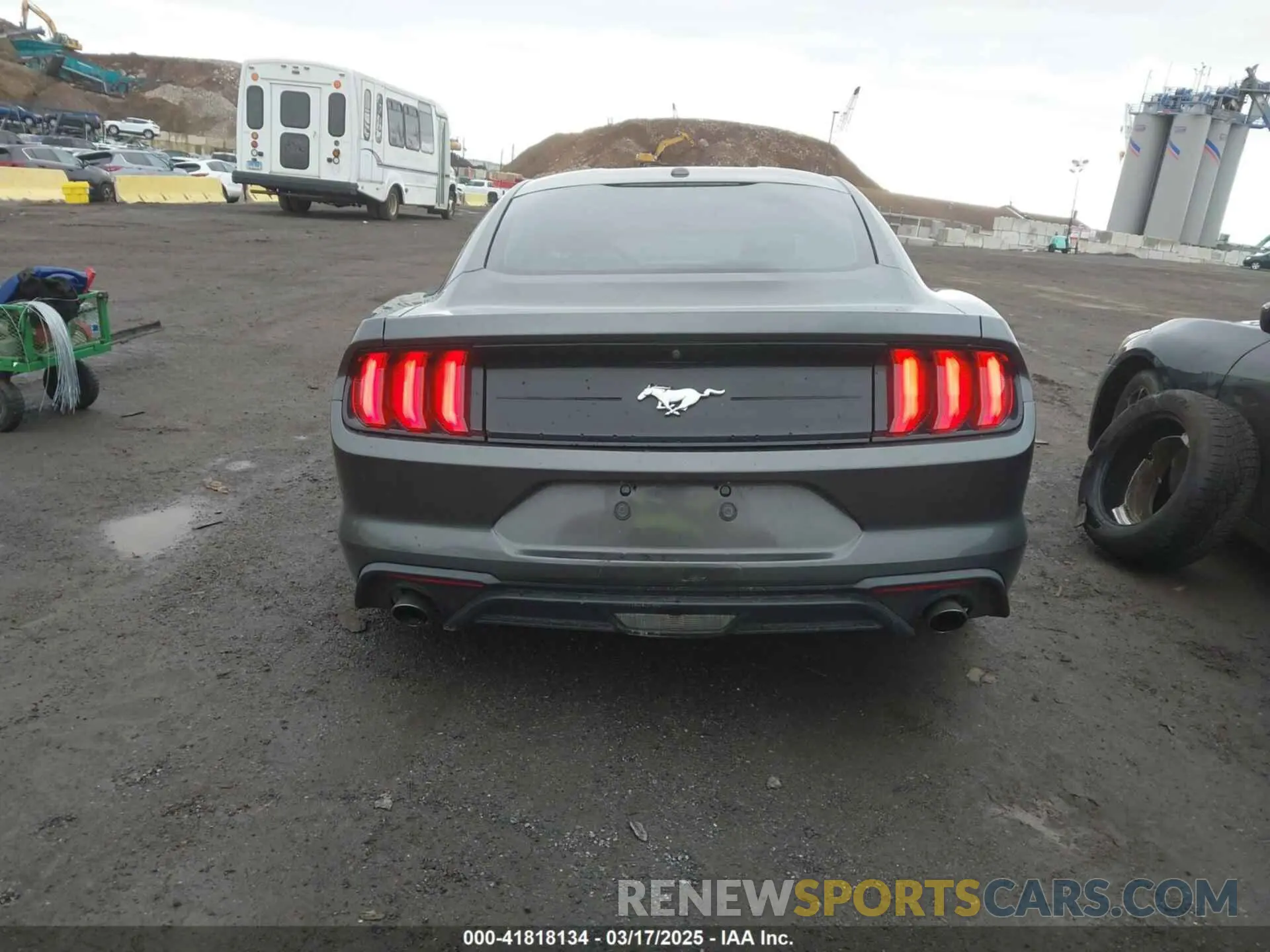 17 Photograph of a damaged car 1FA6P8TH0K5141149 FORD MUSTANG 2019